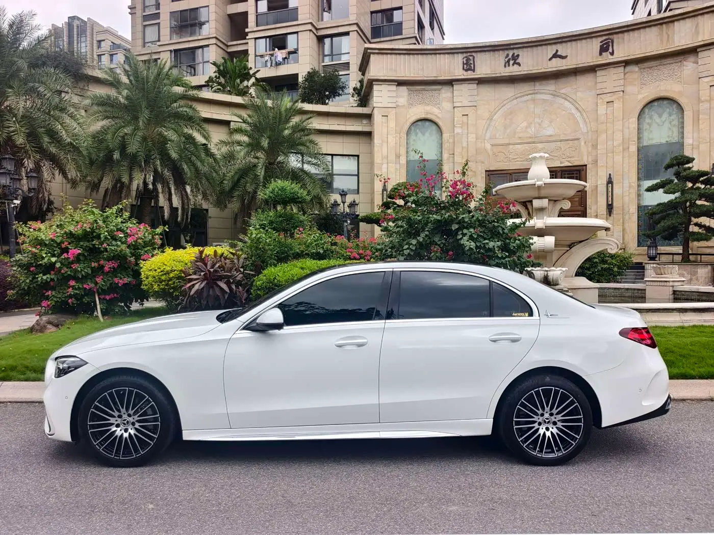 Mercedes-Benz C-Class 2025 — Фото 4/15