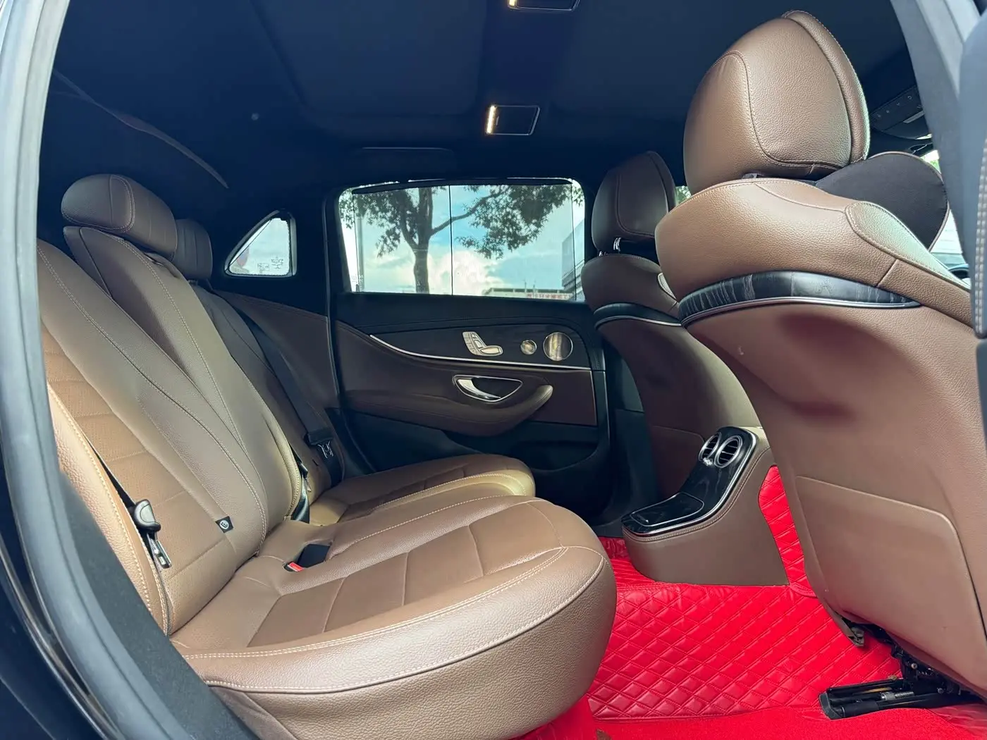 Mercedes-Benz E-Class 2022 — Фото 13/19
