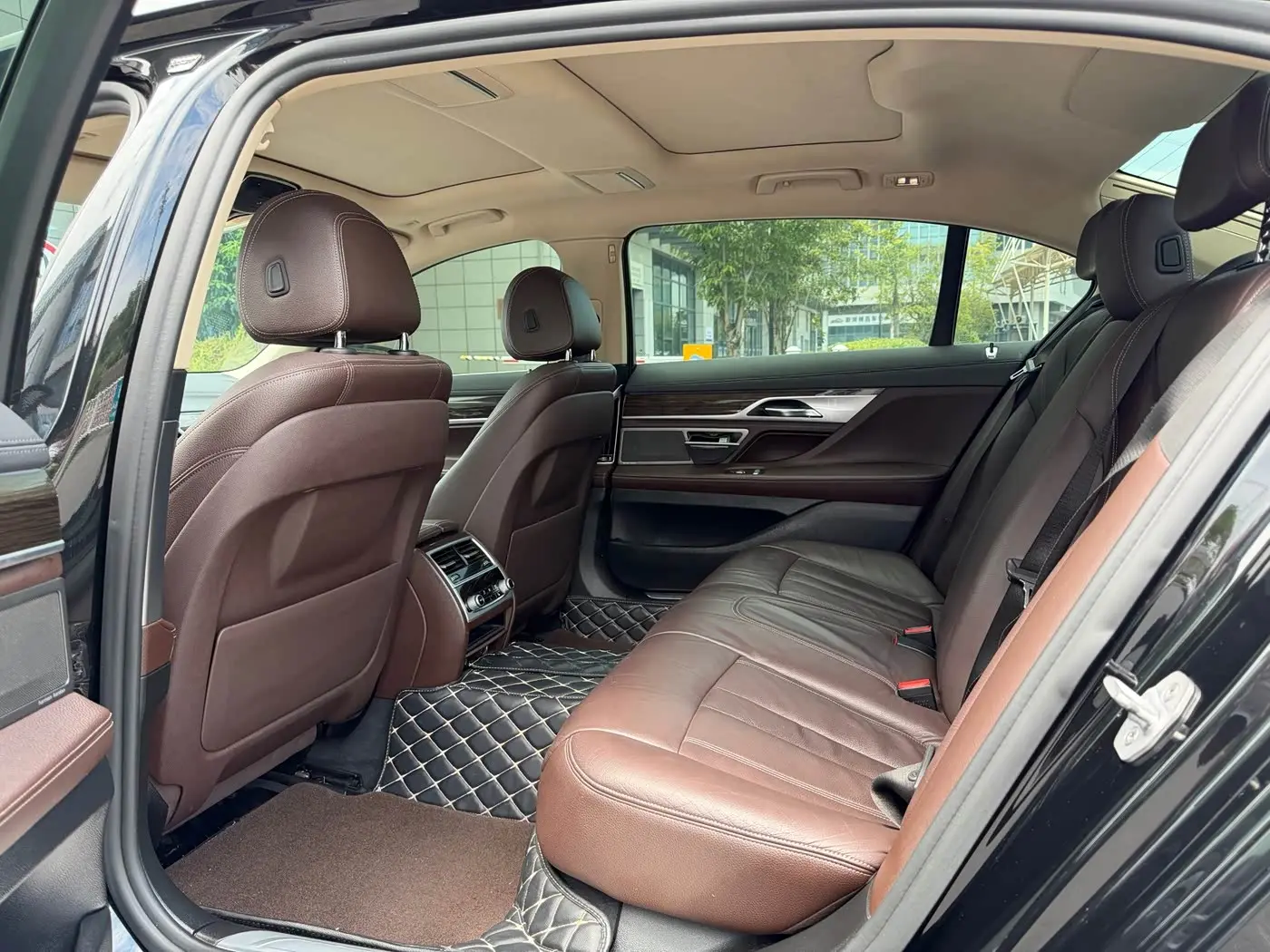 BMW 7 Series 2018 — Photo 9/16