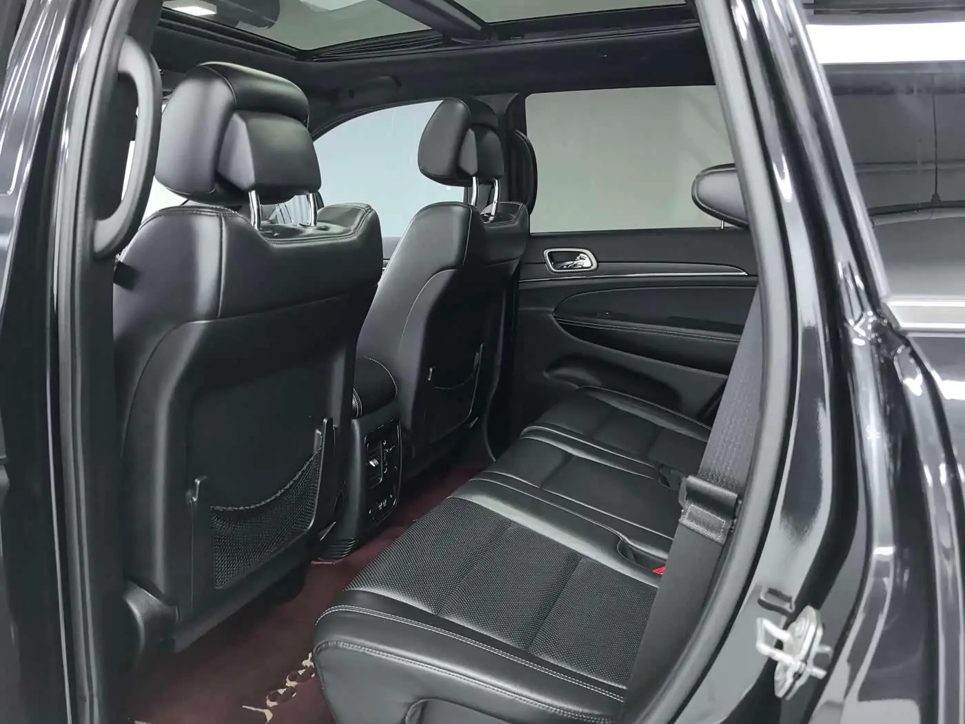 Jeep Grand Cherokee 2017 — Photo 6/16