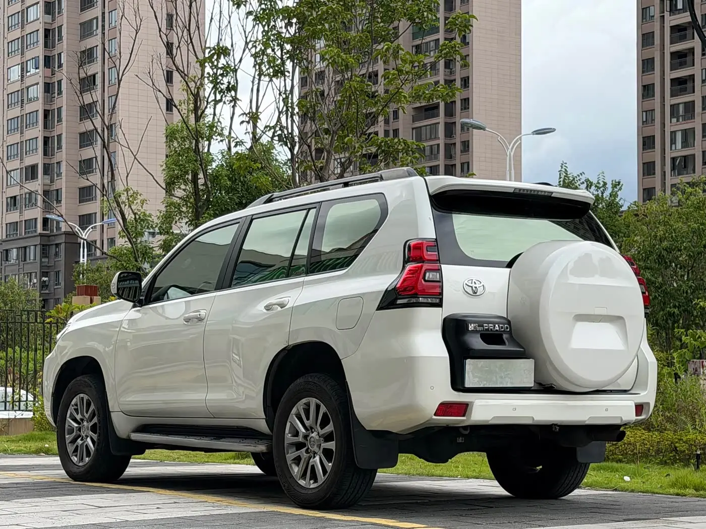 Toyota Prado 2018 — Photo 4/9