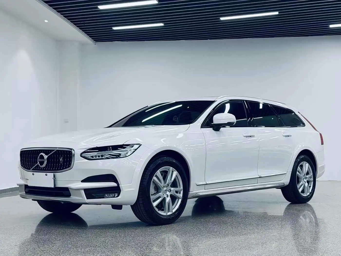 Volvo V90 2018 — Photo 1/20