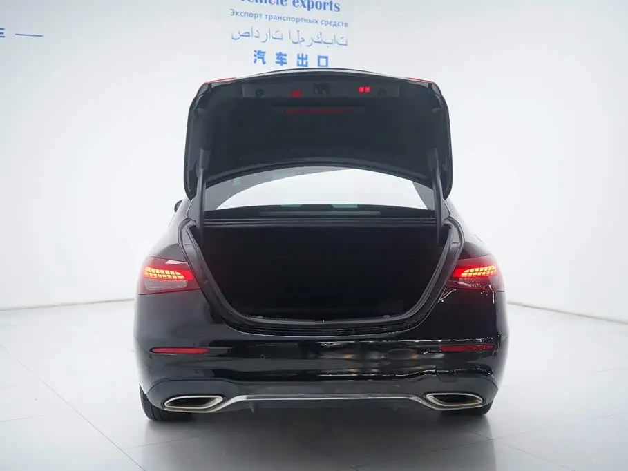 Mercedes-Benz E-Class 2021 — Photo 8/20