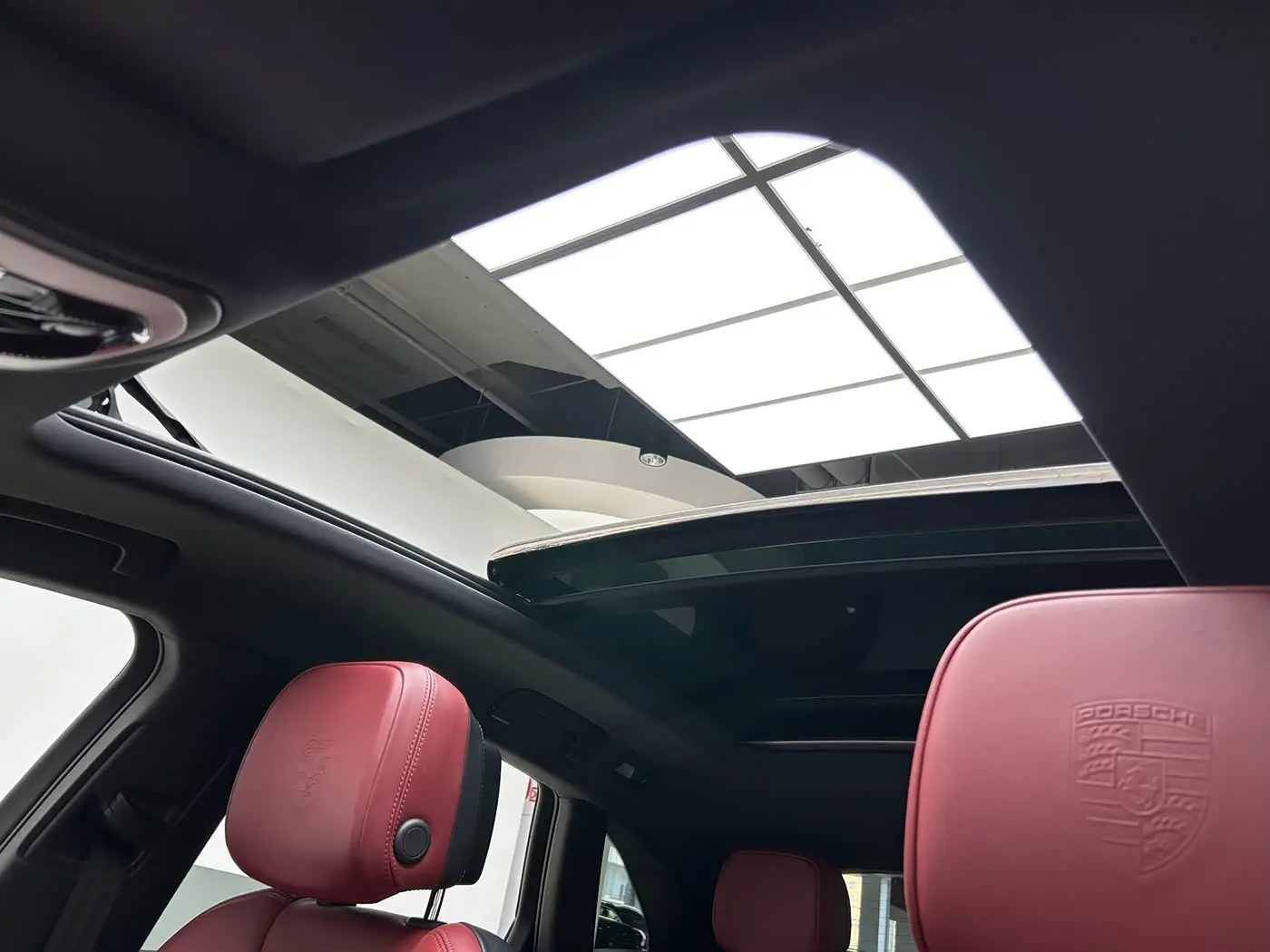 Porsche Macan 2023 — Фото 10/20
