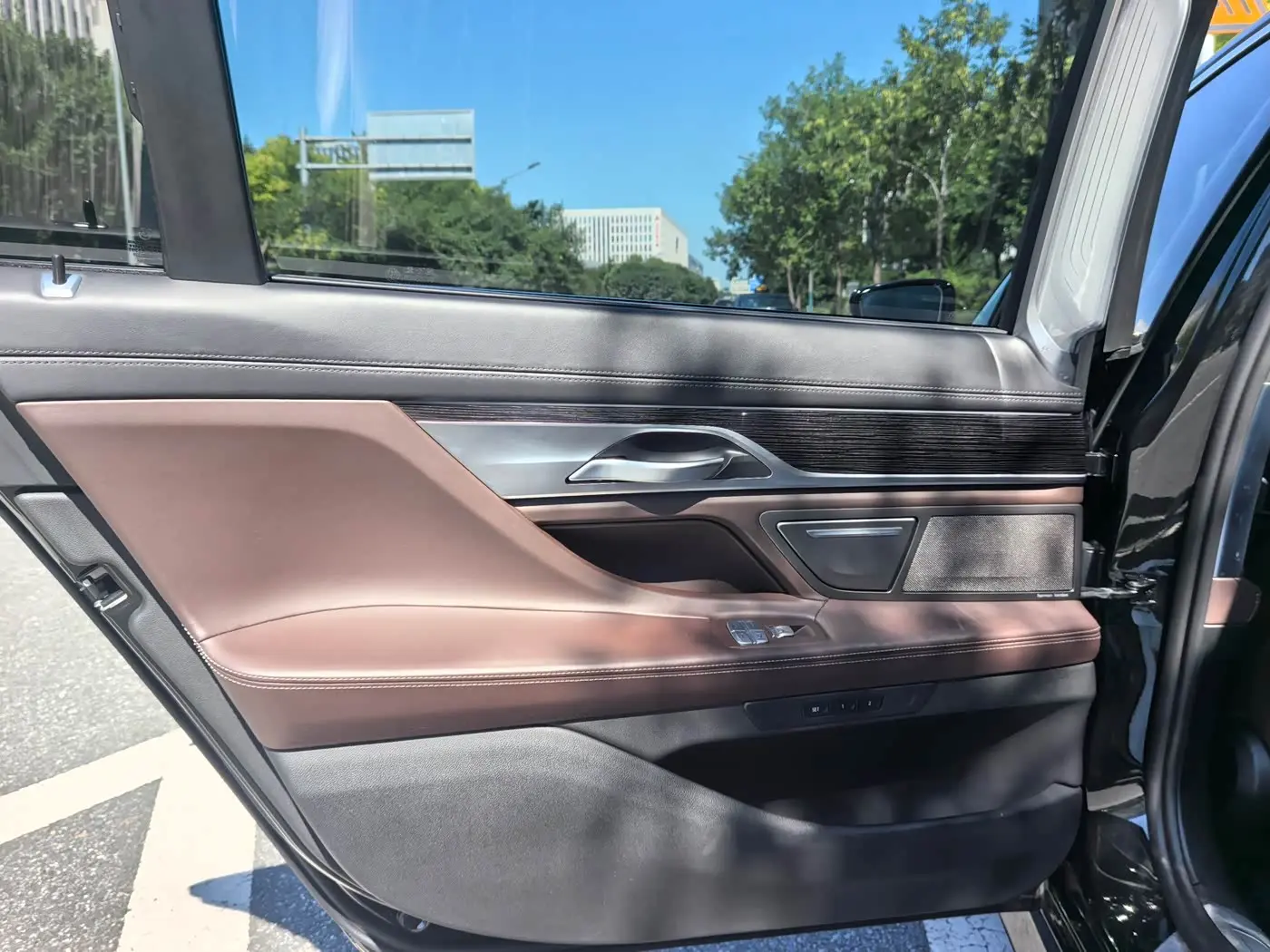 BMW 7 Series 2022 — ფოტო 17/20