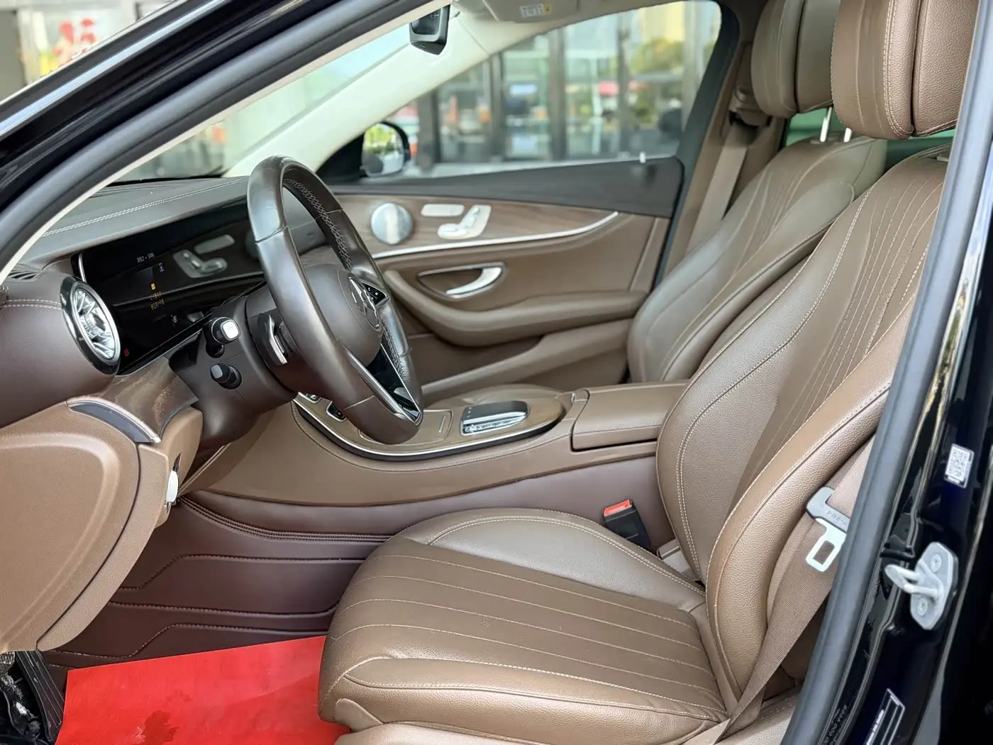 Mercedes-Benz E-Class 2021 — Photo 14/20