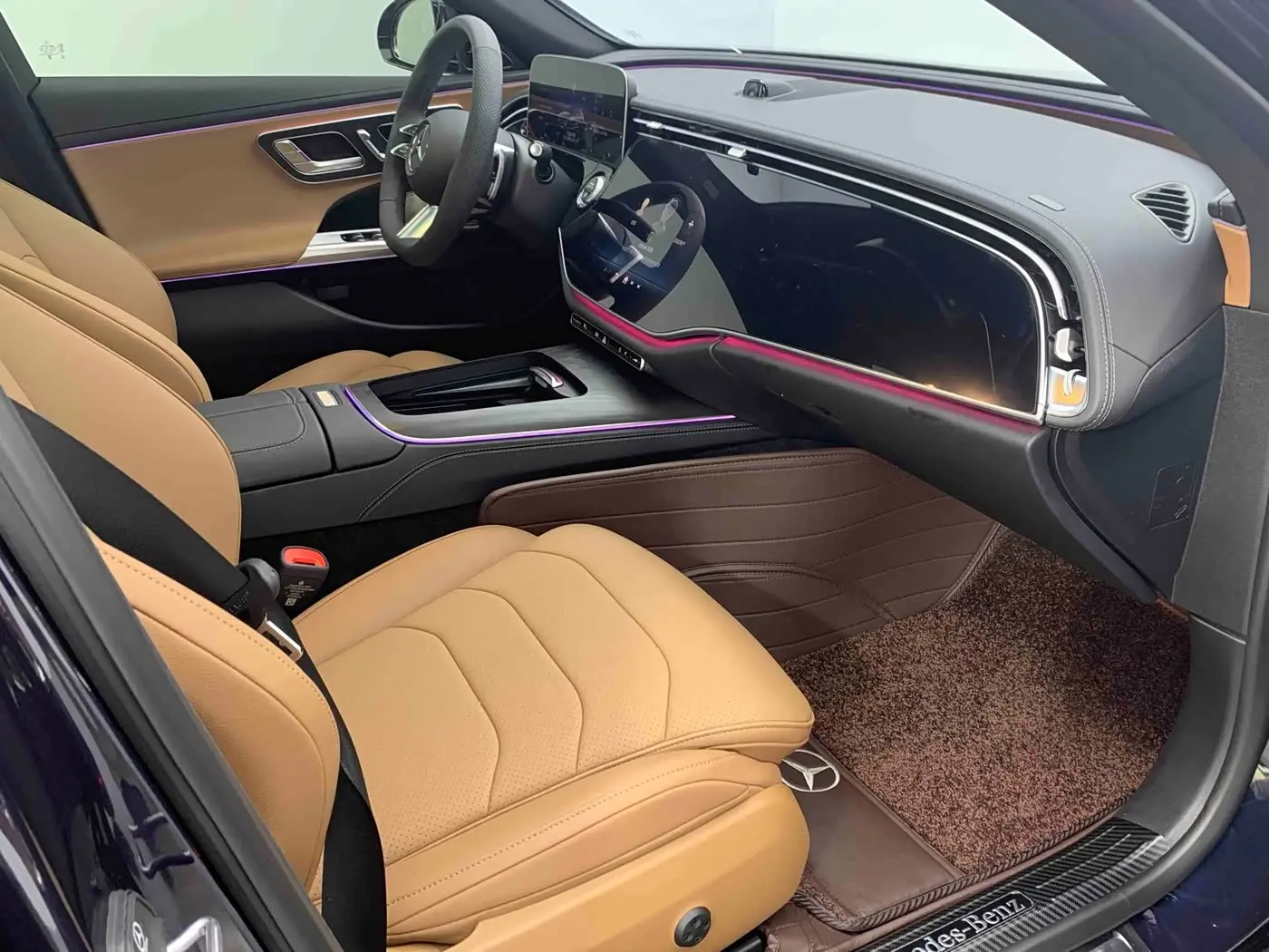 Mercedes-Benz E-Class 2024 — Photo 9/17