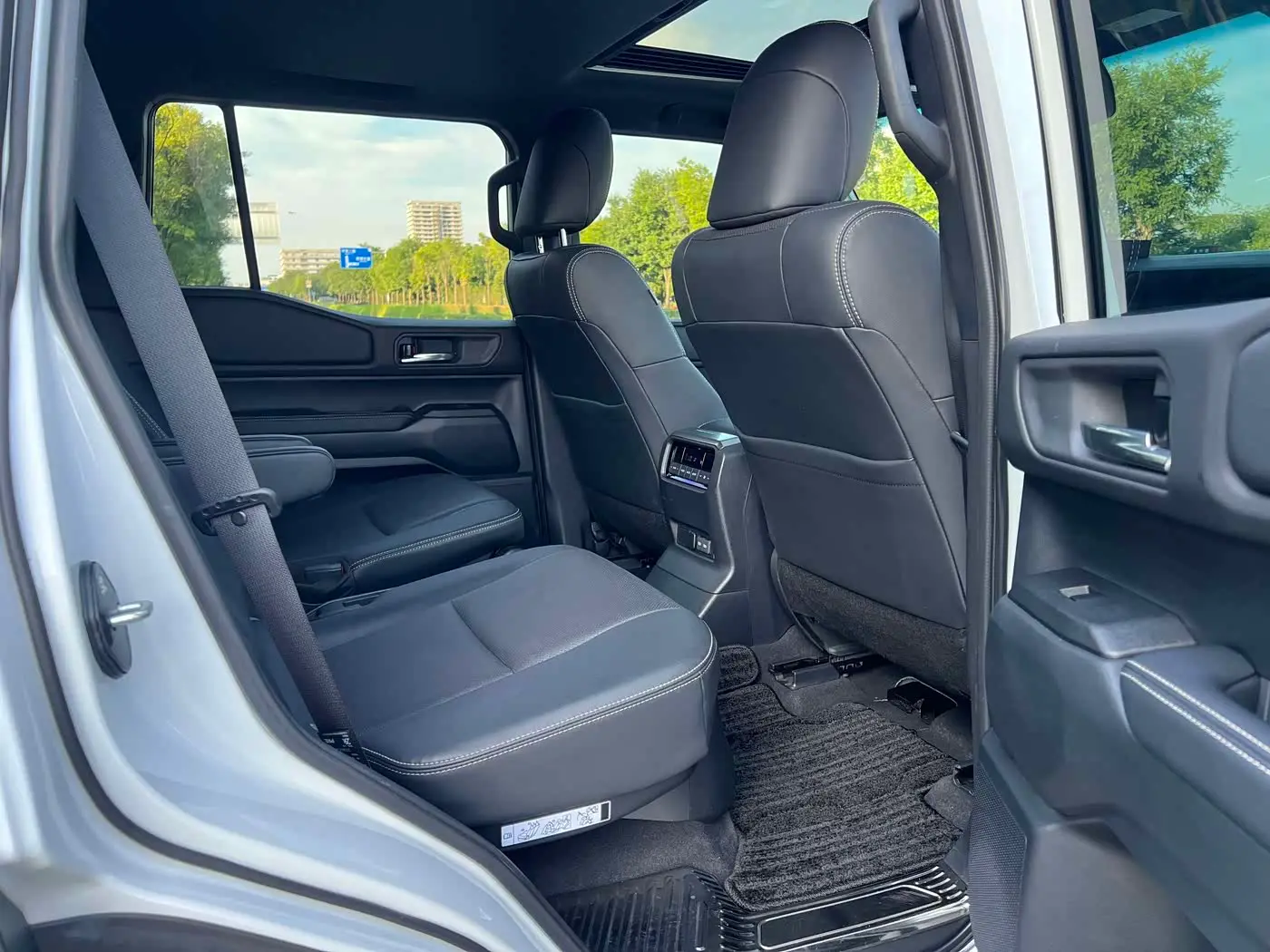 Toyota Prado 2025 — Photo 8/20