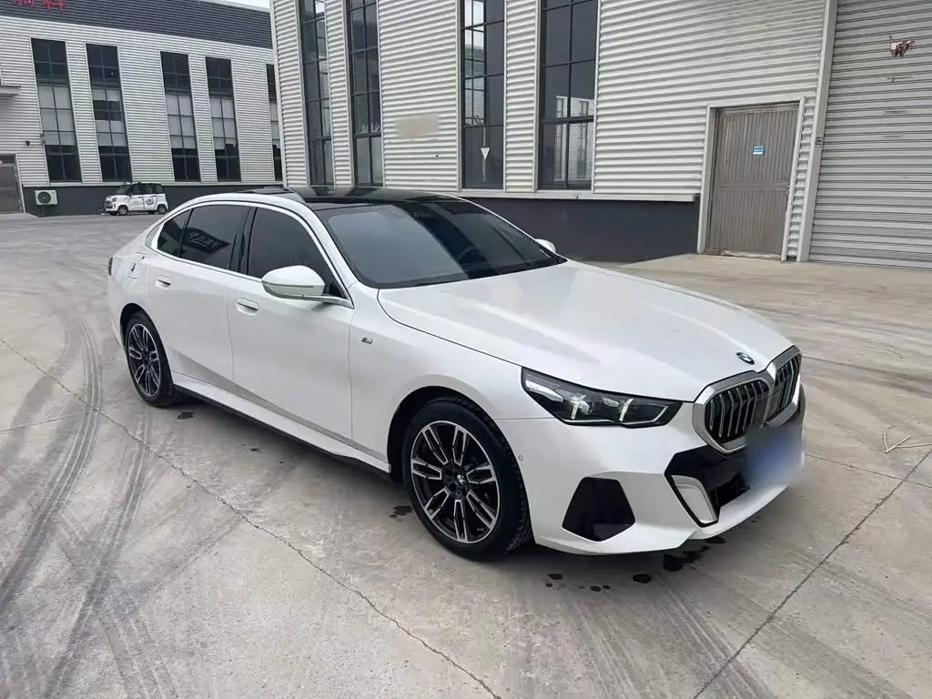 BMW 5 Series 2024 — Photo 10/20