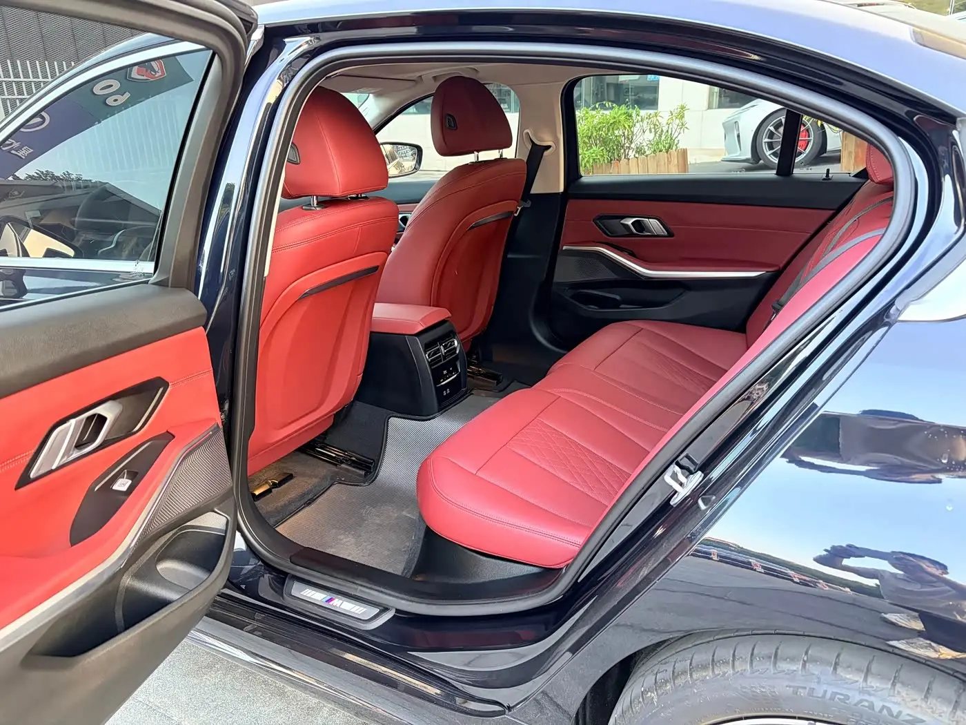 BMW 3 Series 2024 — Photo 7/9