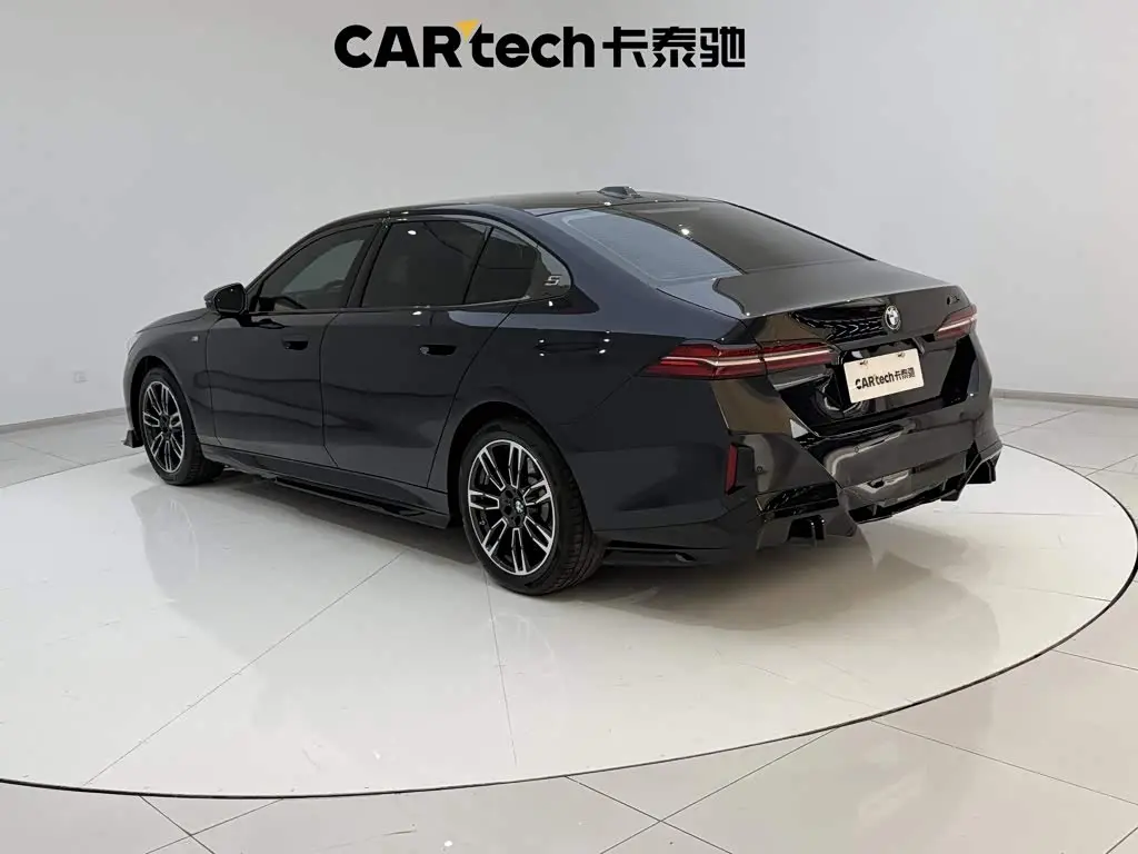 BMW 5 Series 2024 — Photo 7/20