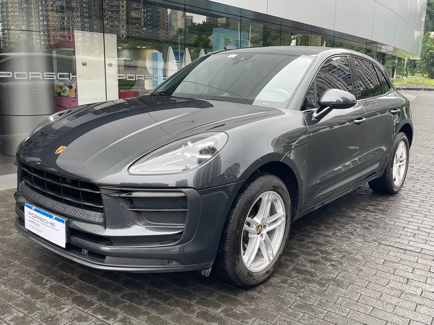Porsche Macan 2024 — Photo 1/12