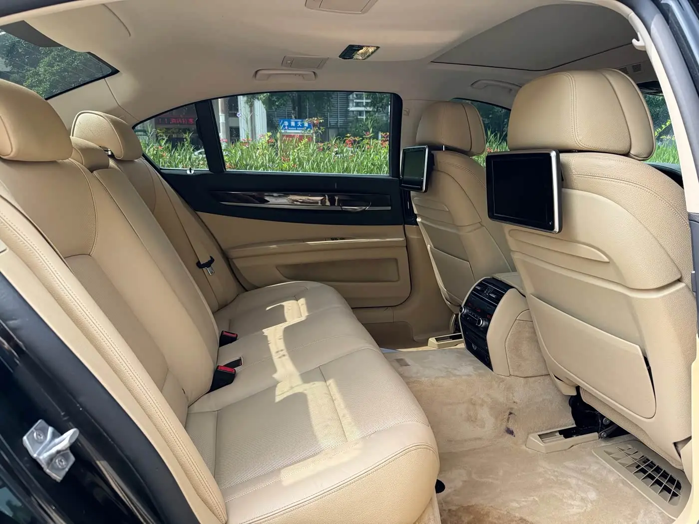BMW 7 Series 2014 — Photo 16/17