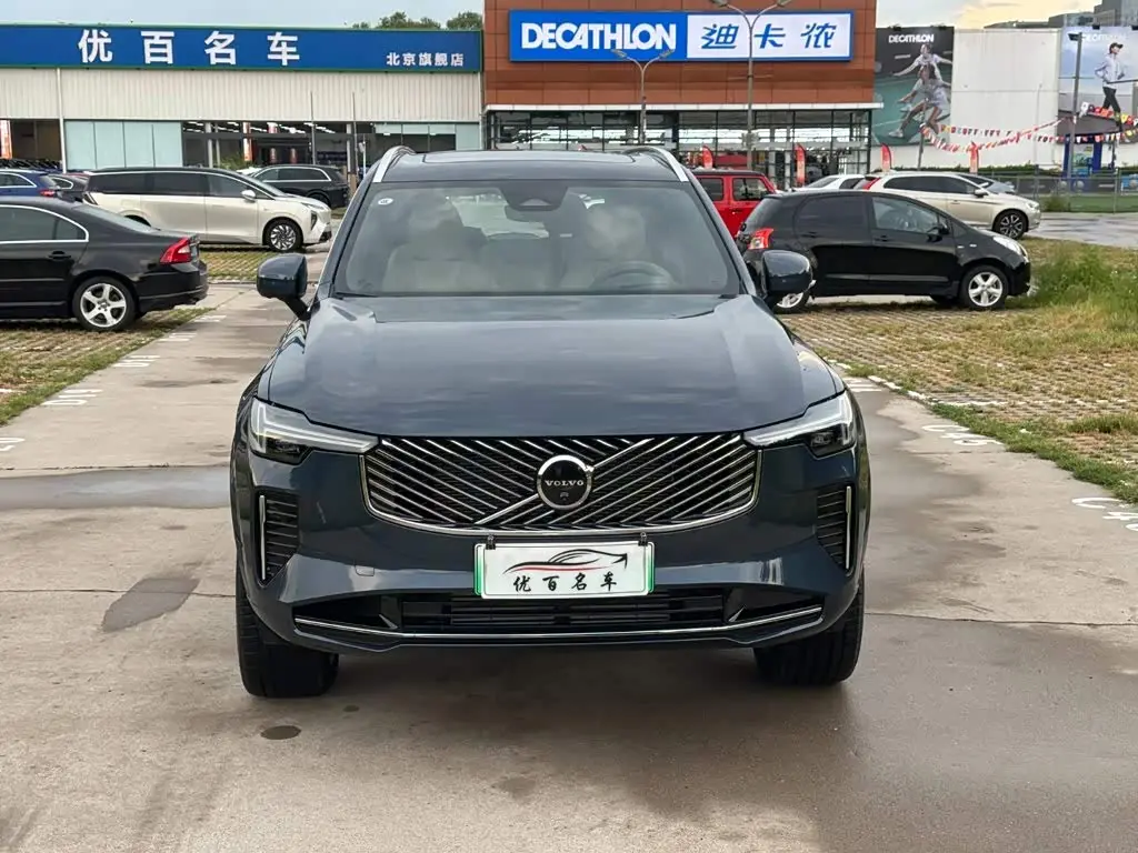 Volvo XC90 Plug-in Hybrid 2026 — Photo 2/20
