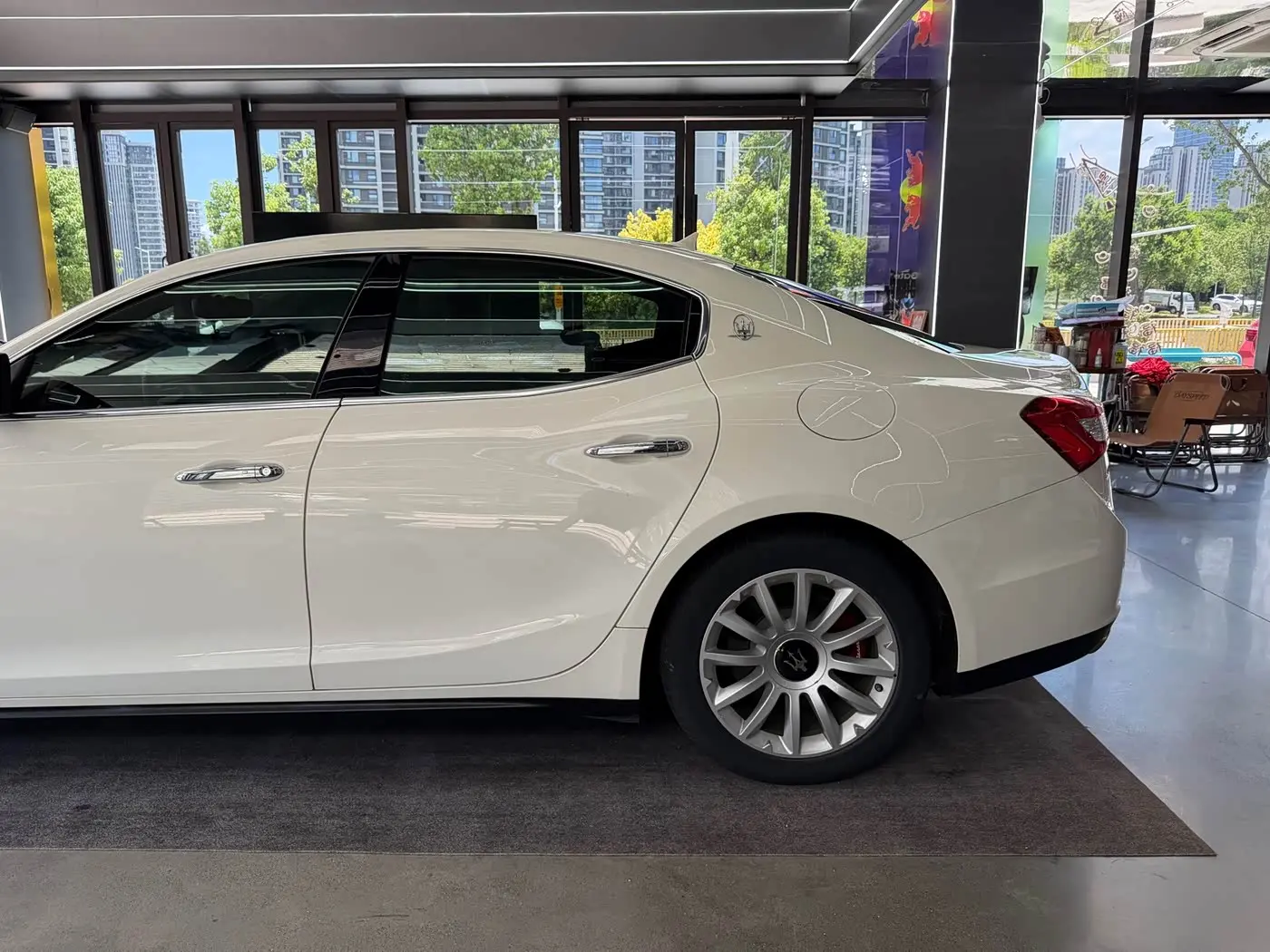 Maserati Ghibli 2017 — Şəkil 16/19