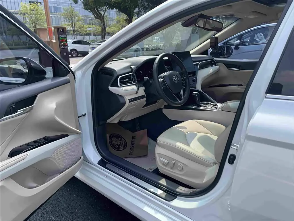 Toyota Camry 2022 — Фото 13/20