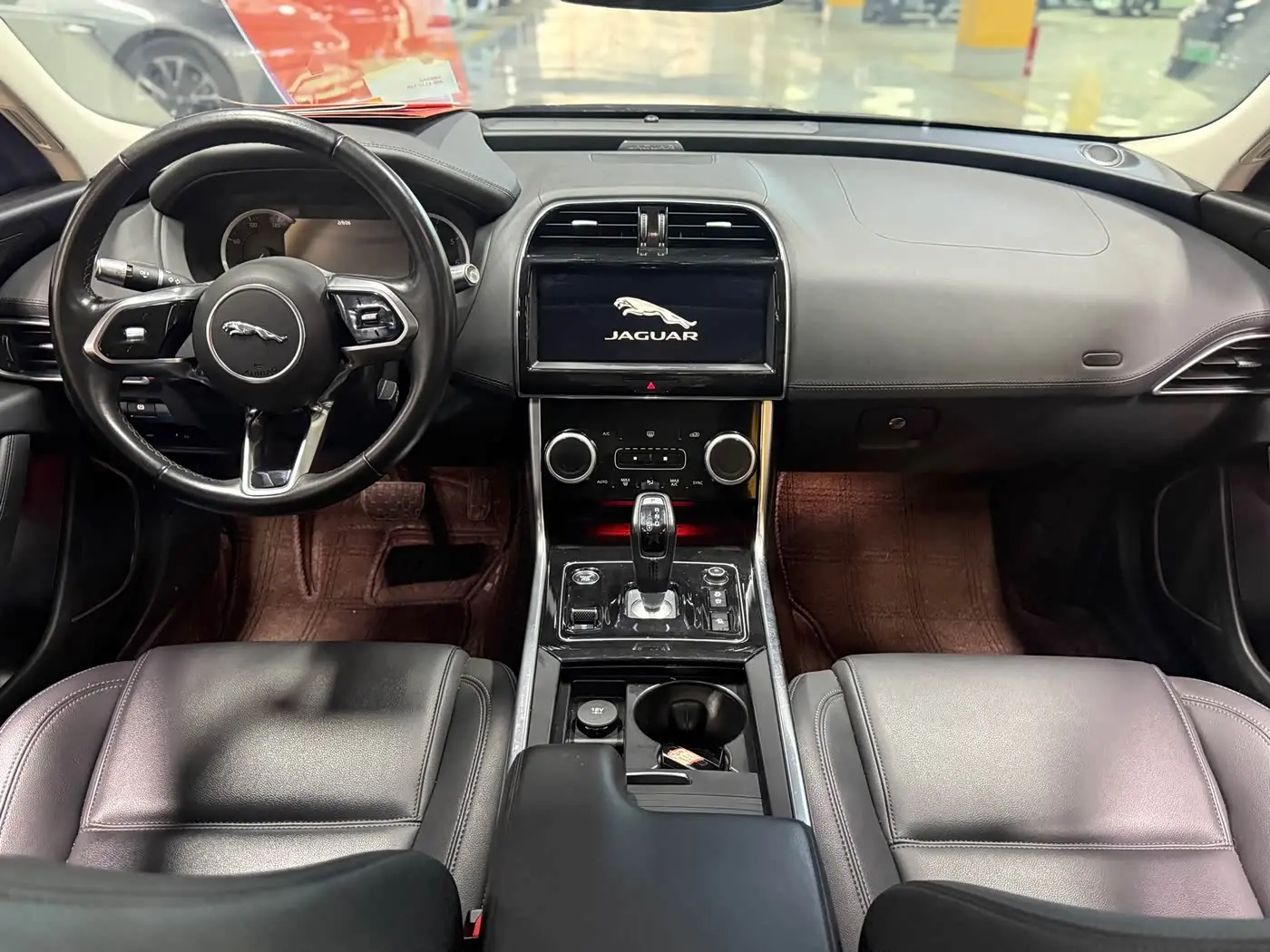 Jaguar XEL 2020 — Фото 11/20