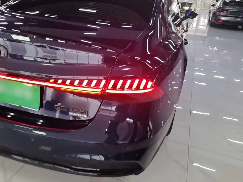 Audi A7L 2022 — Photo 8/20