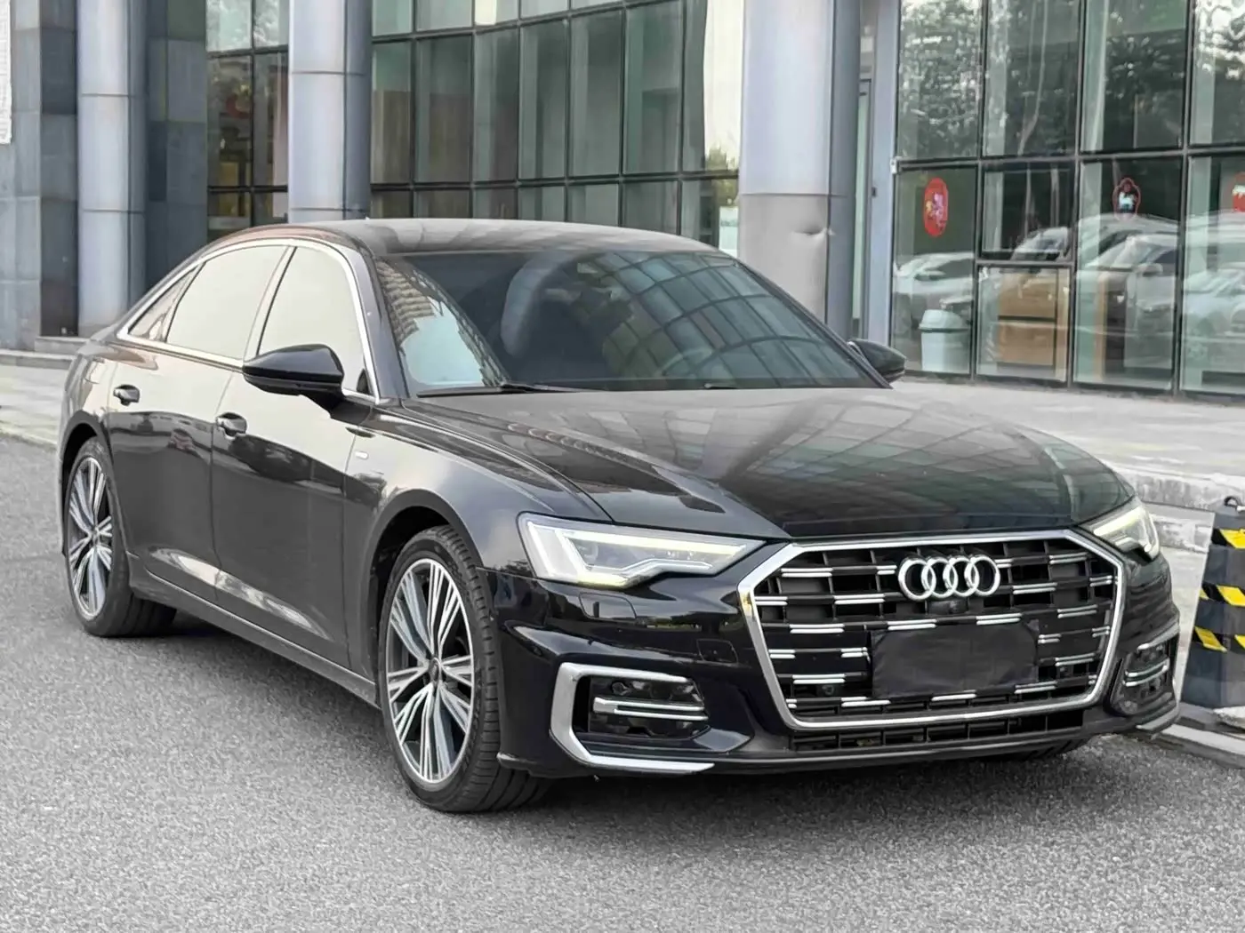 Audi A6L 2024 — Фото 2/9
