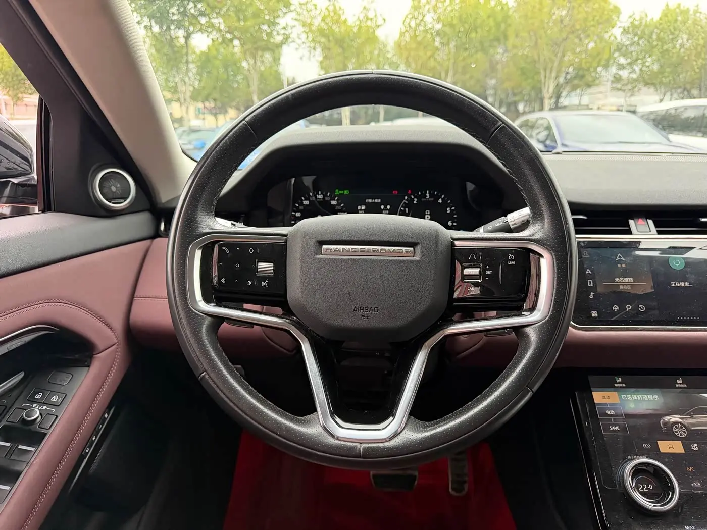 Land Rover Range Rover Evoque New Energy 2022 — Фото 12/16
