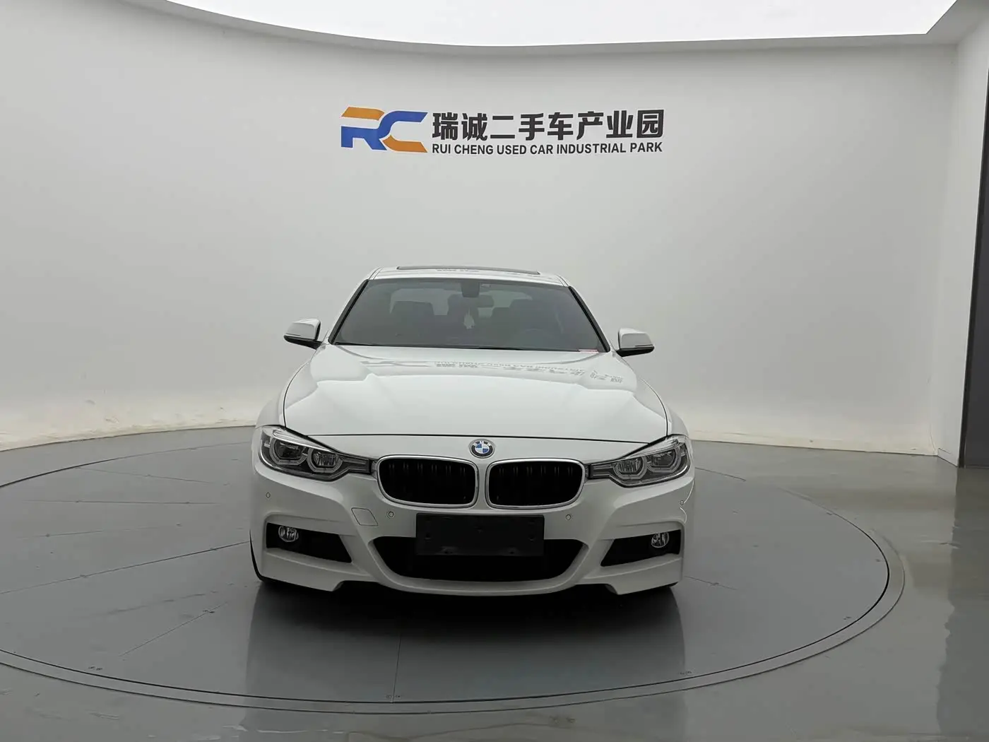 BMW 3 Series 2019 — Фото 3/17
