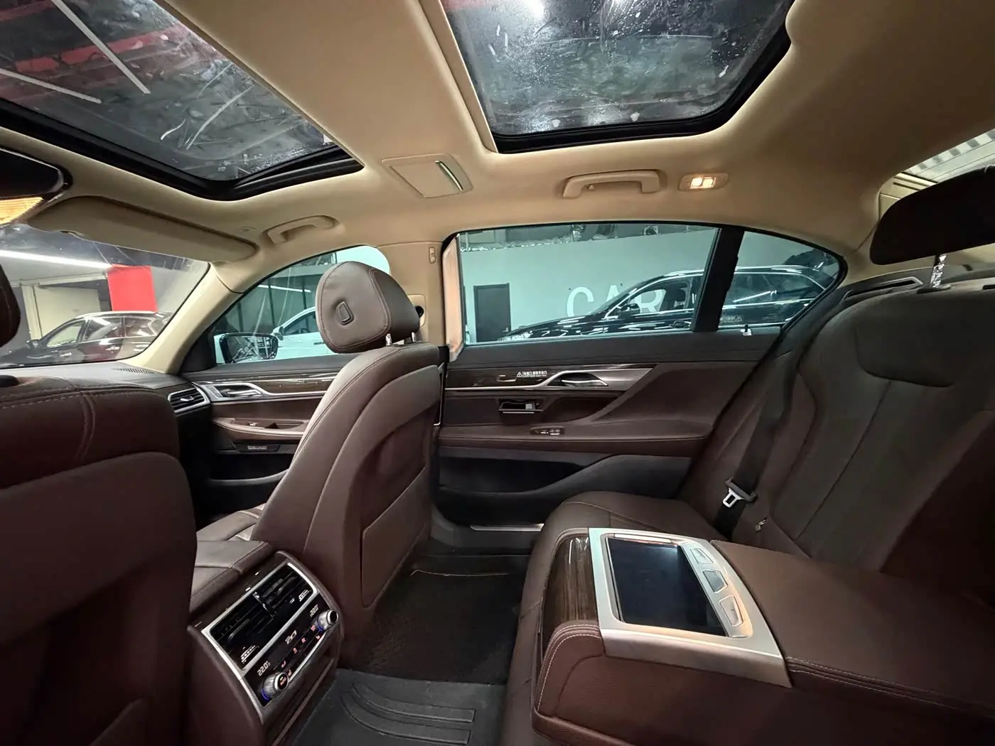 BMW 7 Series 2016 — Photo 19/20