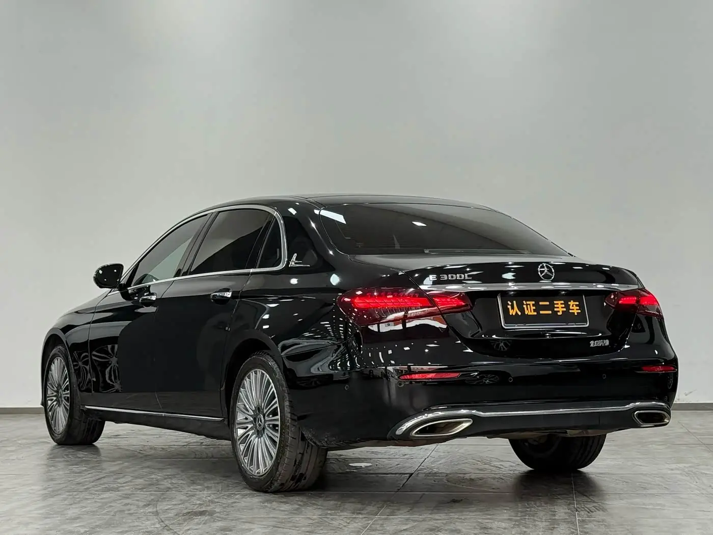 Mercedes-Benz E-Class 2022 — Photo 19/20