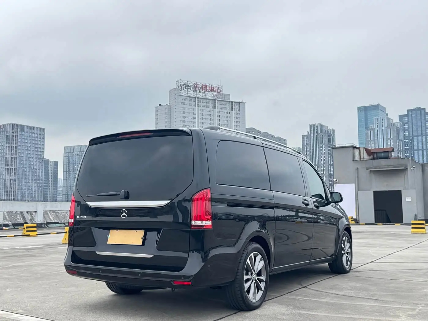 Mercedes-Benz V-Class 2020 — Фото 16/18