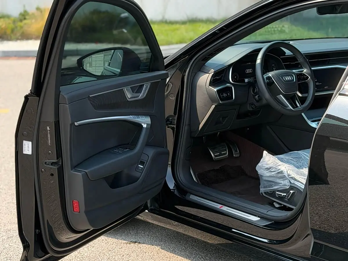 Audi A6L 2025 — Фото 18/20