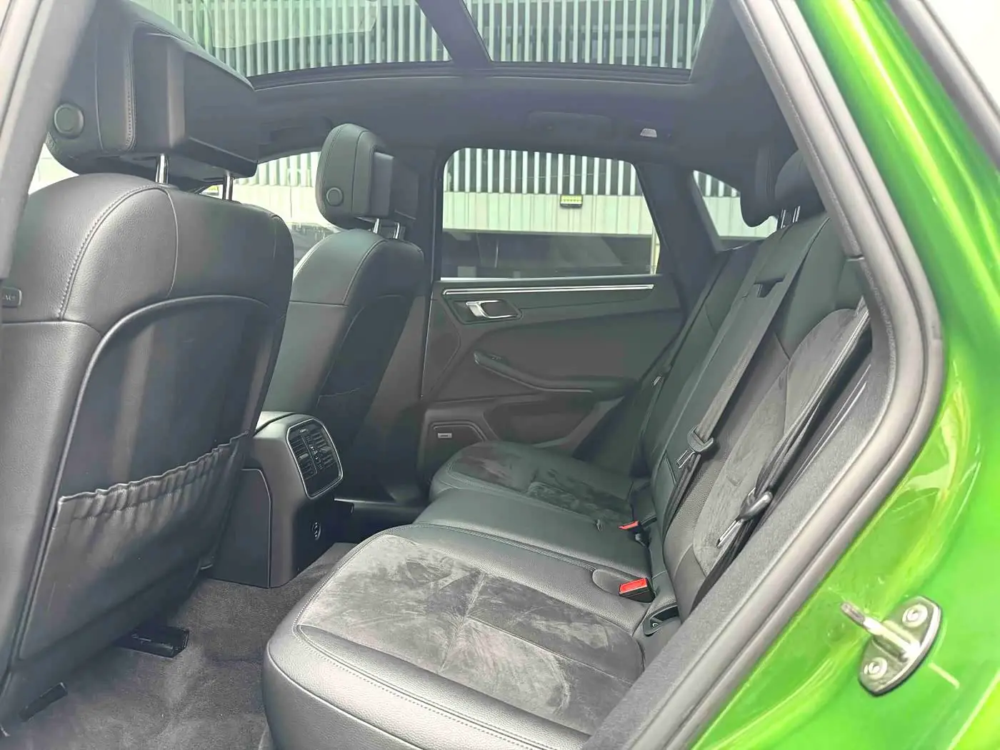 Porsche Macan 2021 — Photo 6/10
