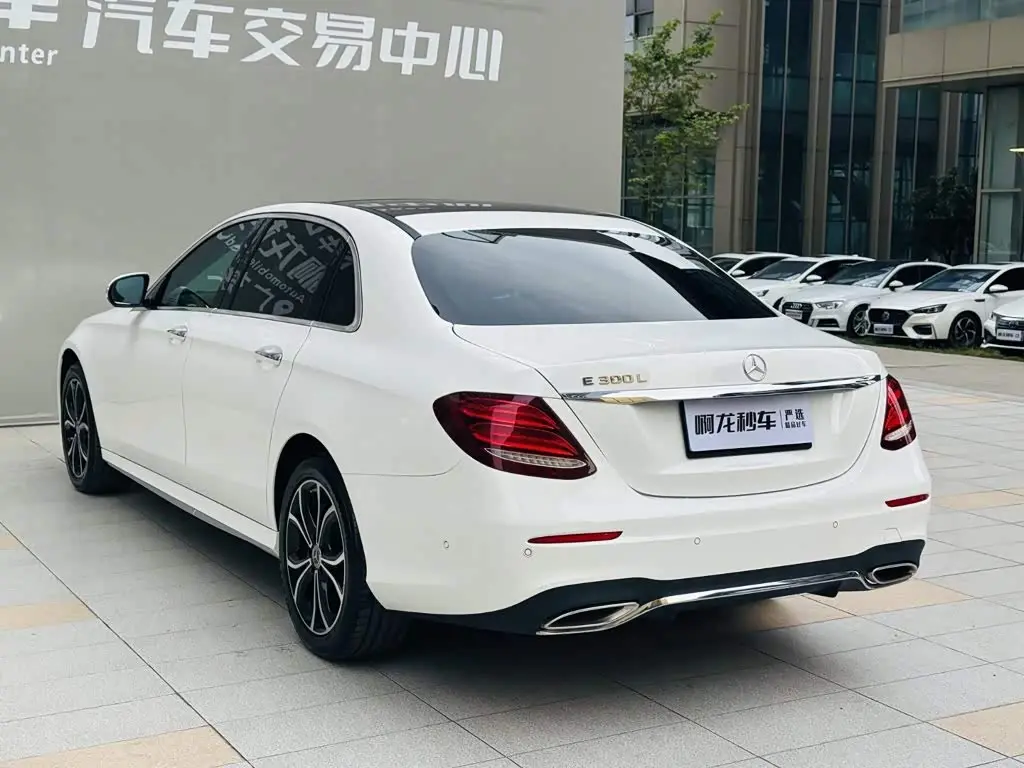 Mercedes-Benz E-Class 2020 — Photo 16/20