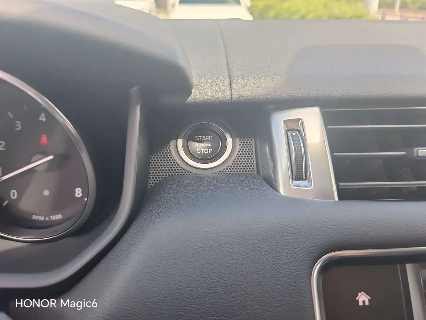 Land Rover Range Rover Sport 2016 — Photo 17/20