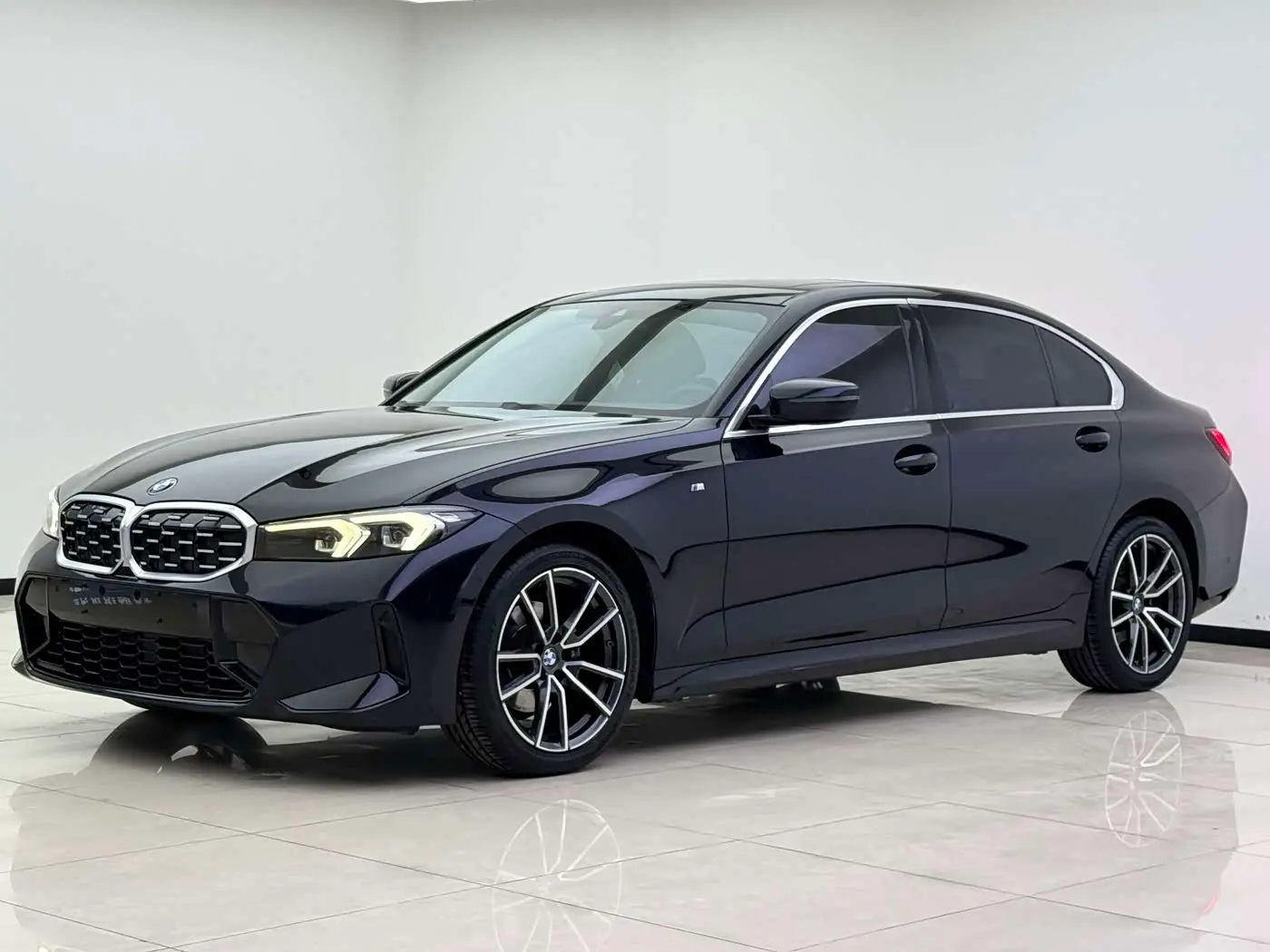 BMW 3 Series 2025 — Фото 1/9