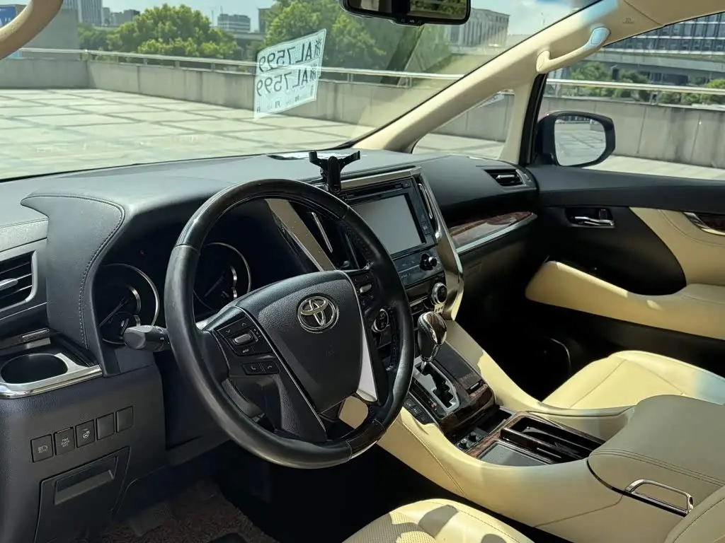 Toyota Alphard 2018 — Photo 4/18