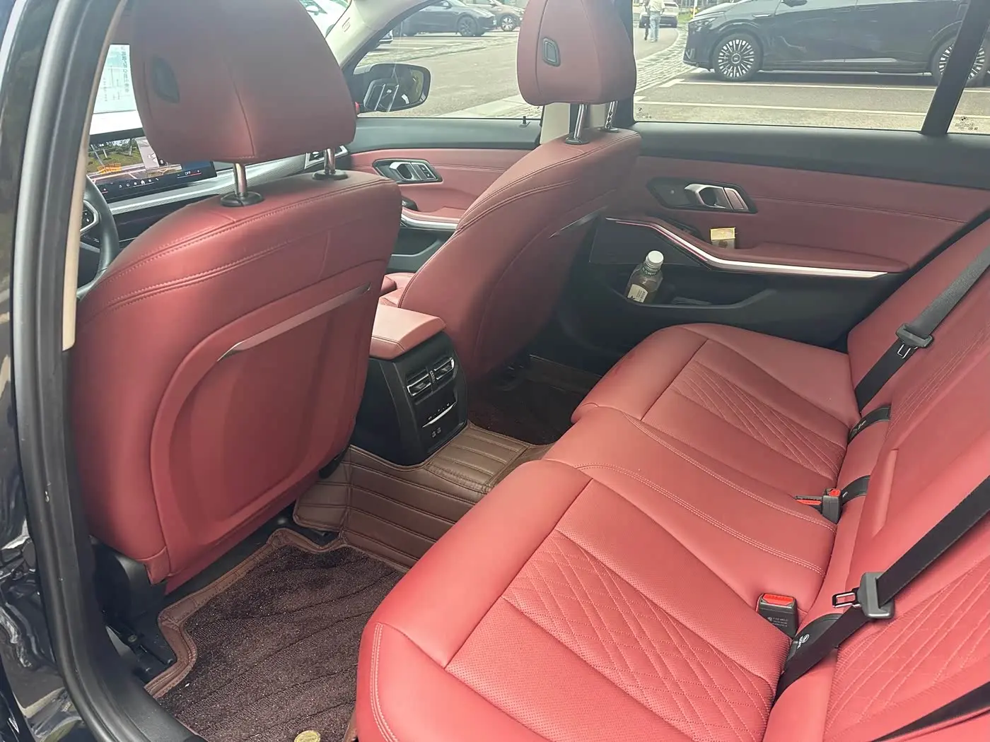BMW 3 Series 2025 — Photo 8/12