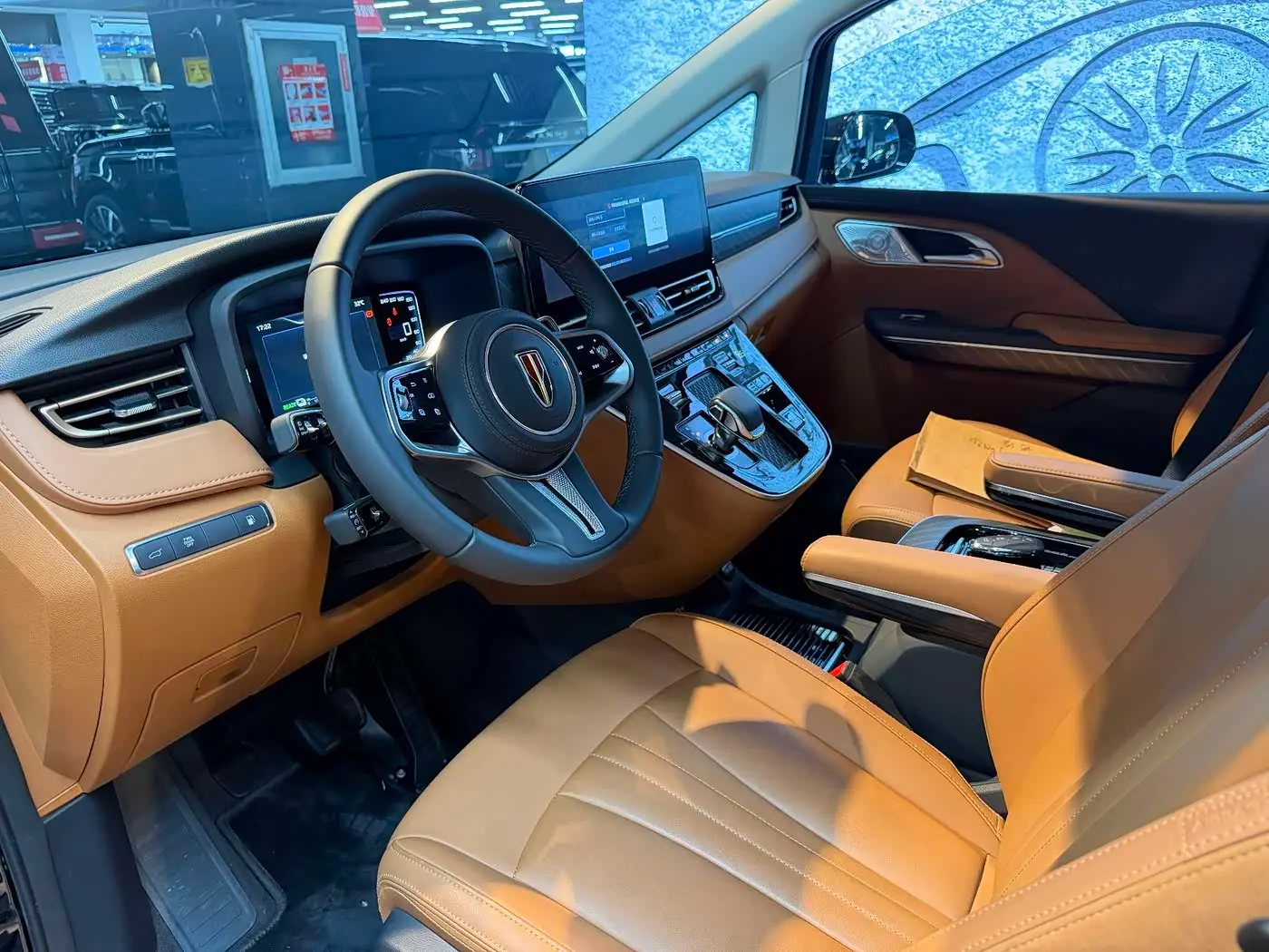 Hongqi HQ9 PHEV 2026 — Şəkil 8/18