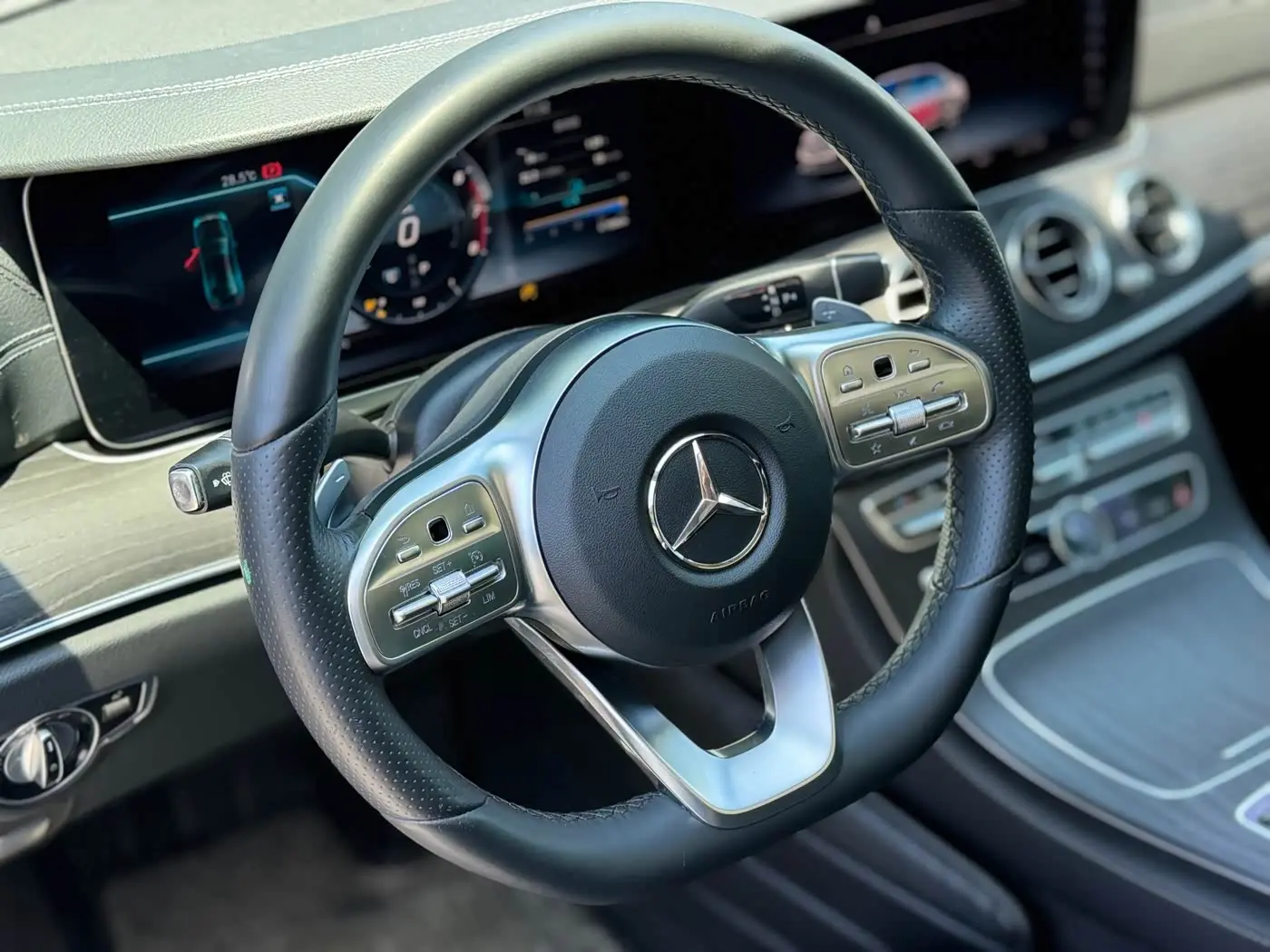 Mercedes-Benz E-Class 2020 — Photo 15/20