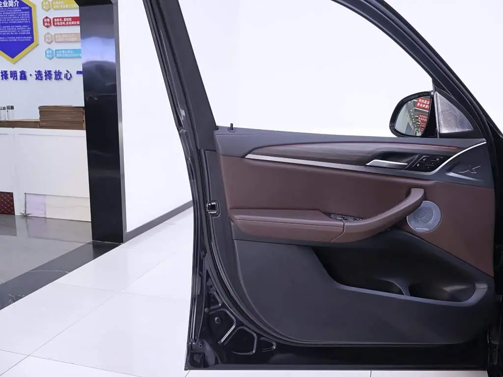 BMW X3 2022 — Photo 19/20