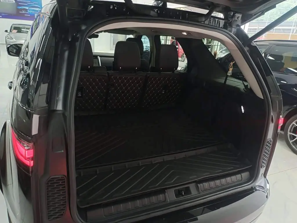 Land Rover Discovery 2022 — Фото 18/19