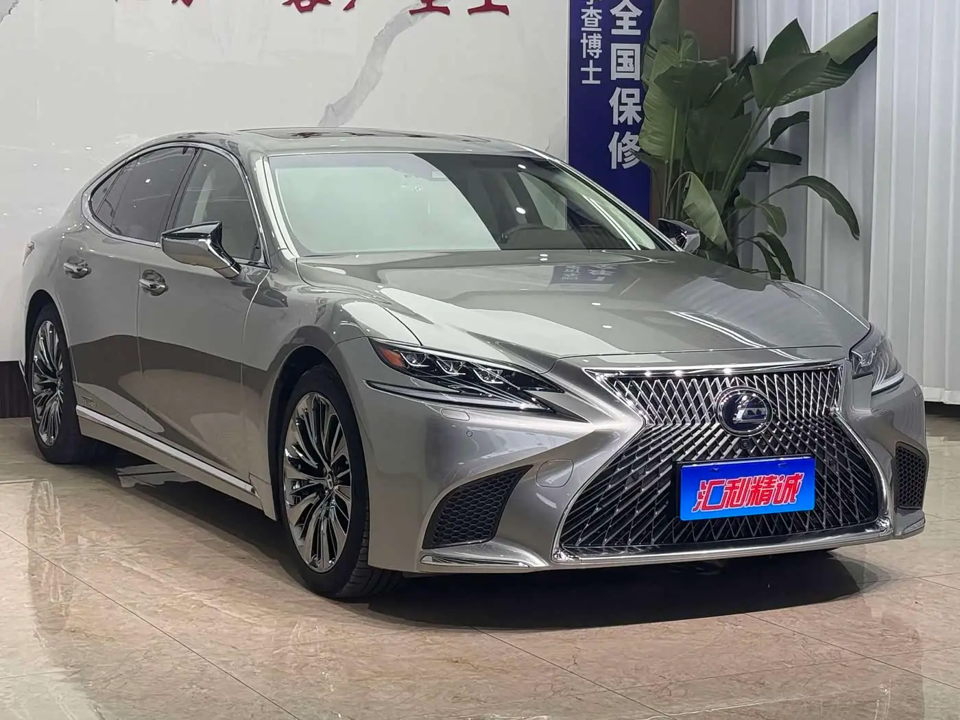 Lexus LS 2020 — Photo 3/20