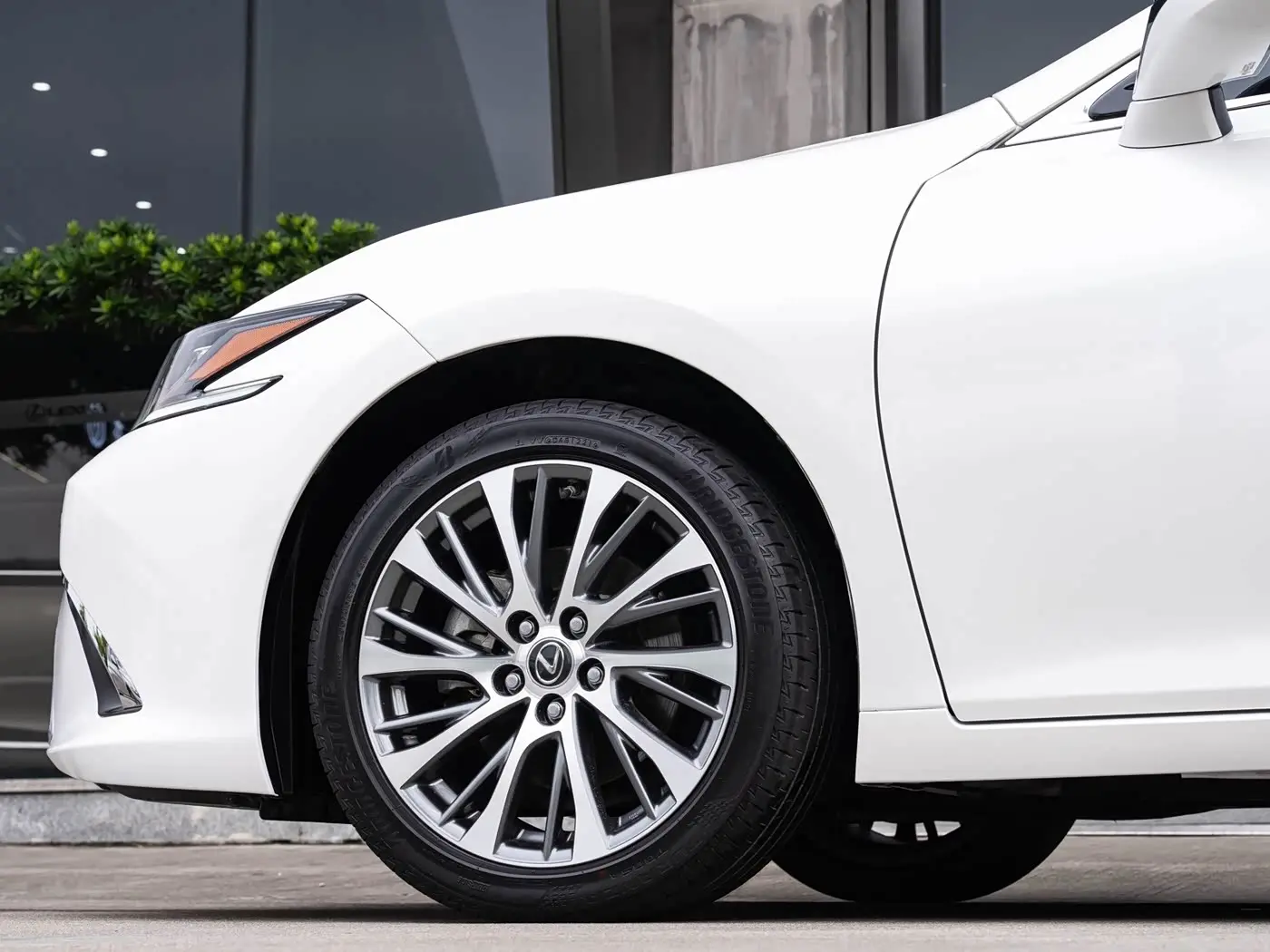 Lexus ES 2021 — Photo 8/20