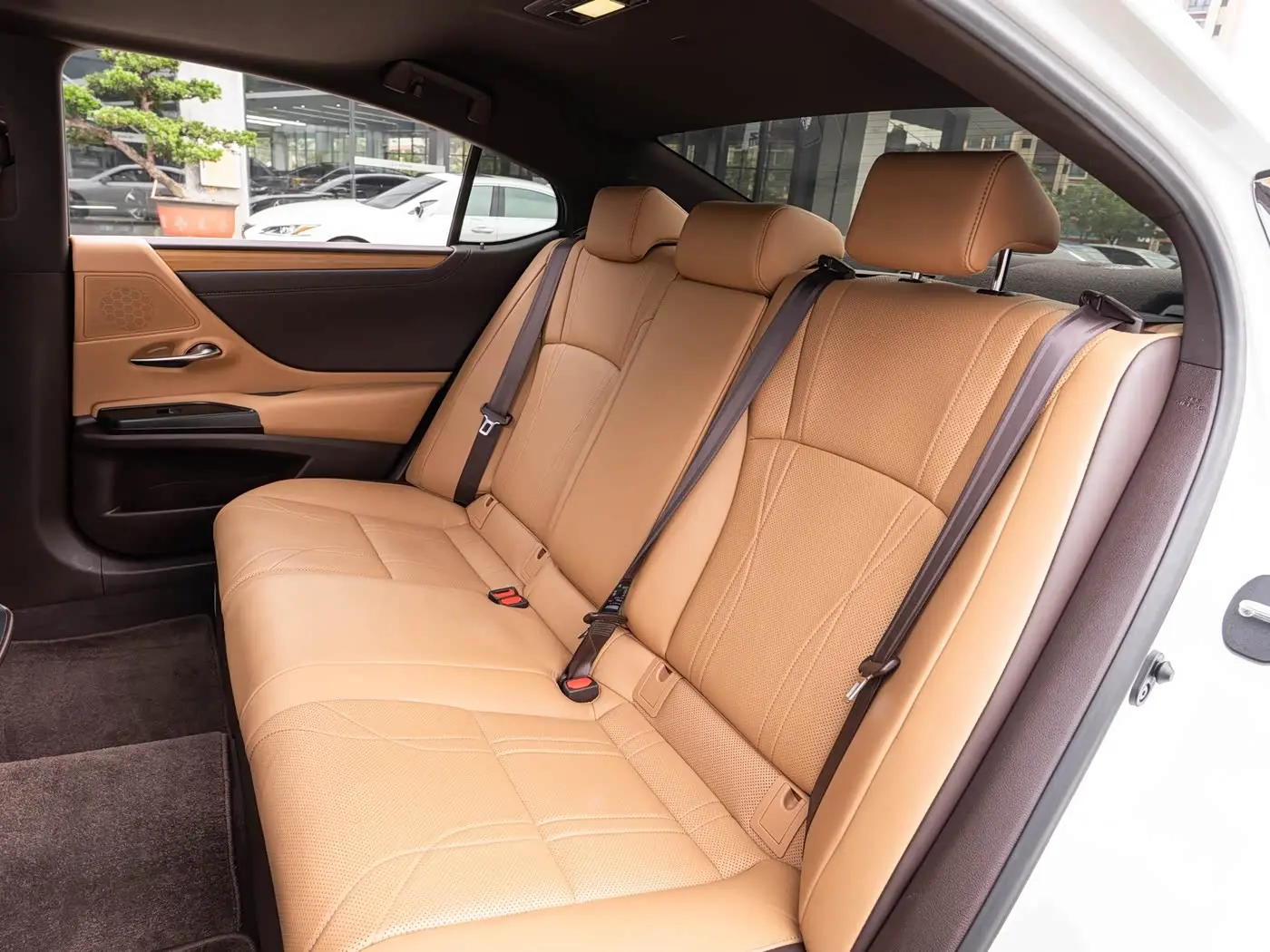 Lexus ES 2021 — Photo 12/20