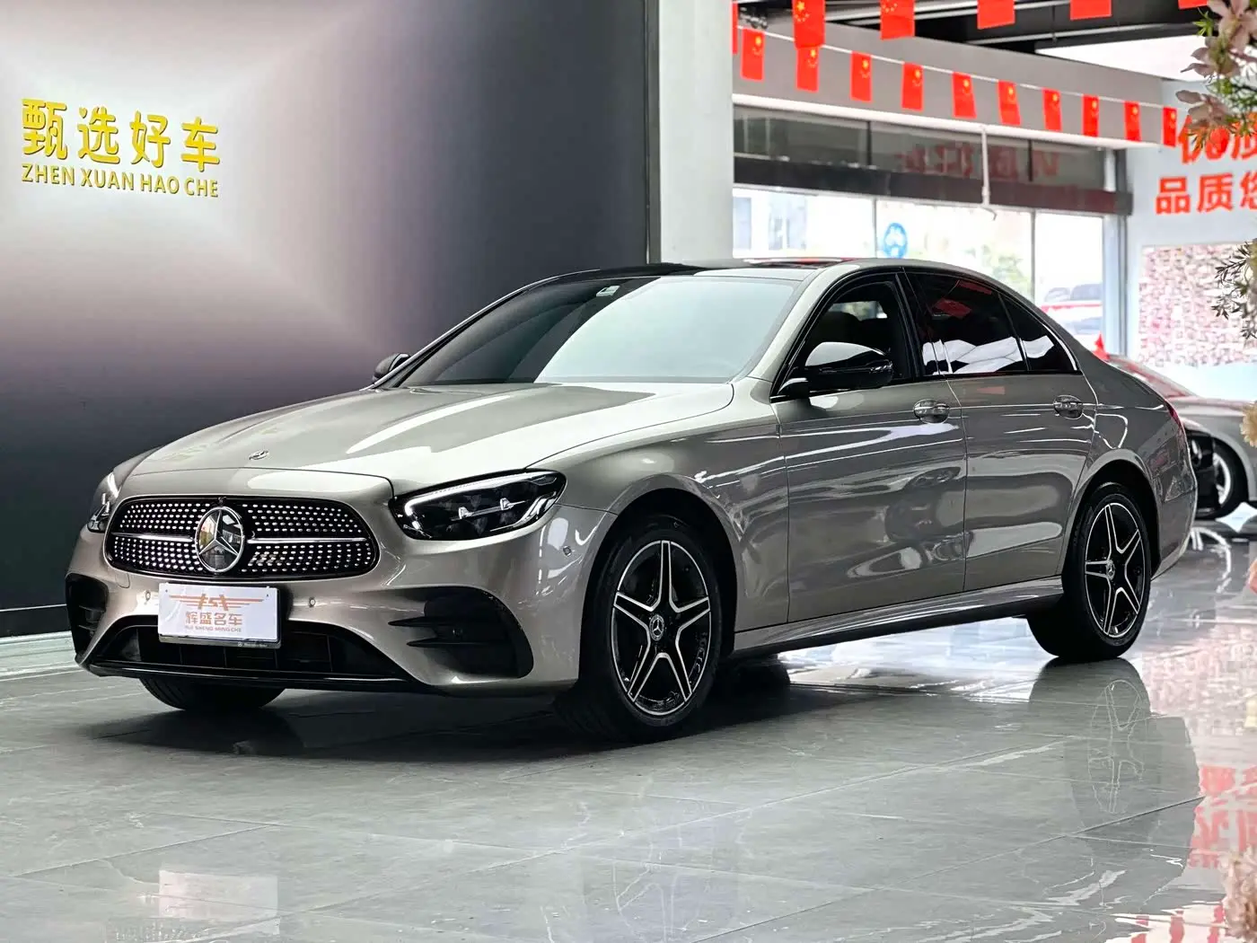 Mercedes-Benz E-Class 2021 — Photo 1/10