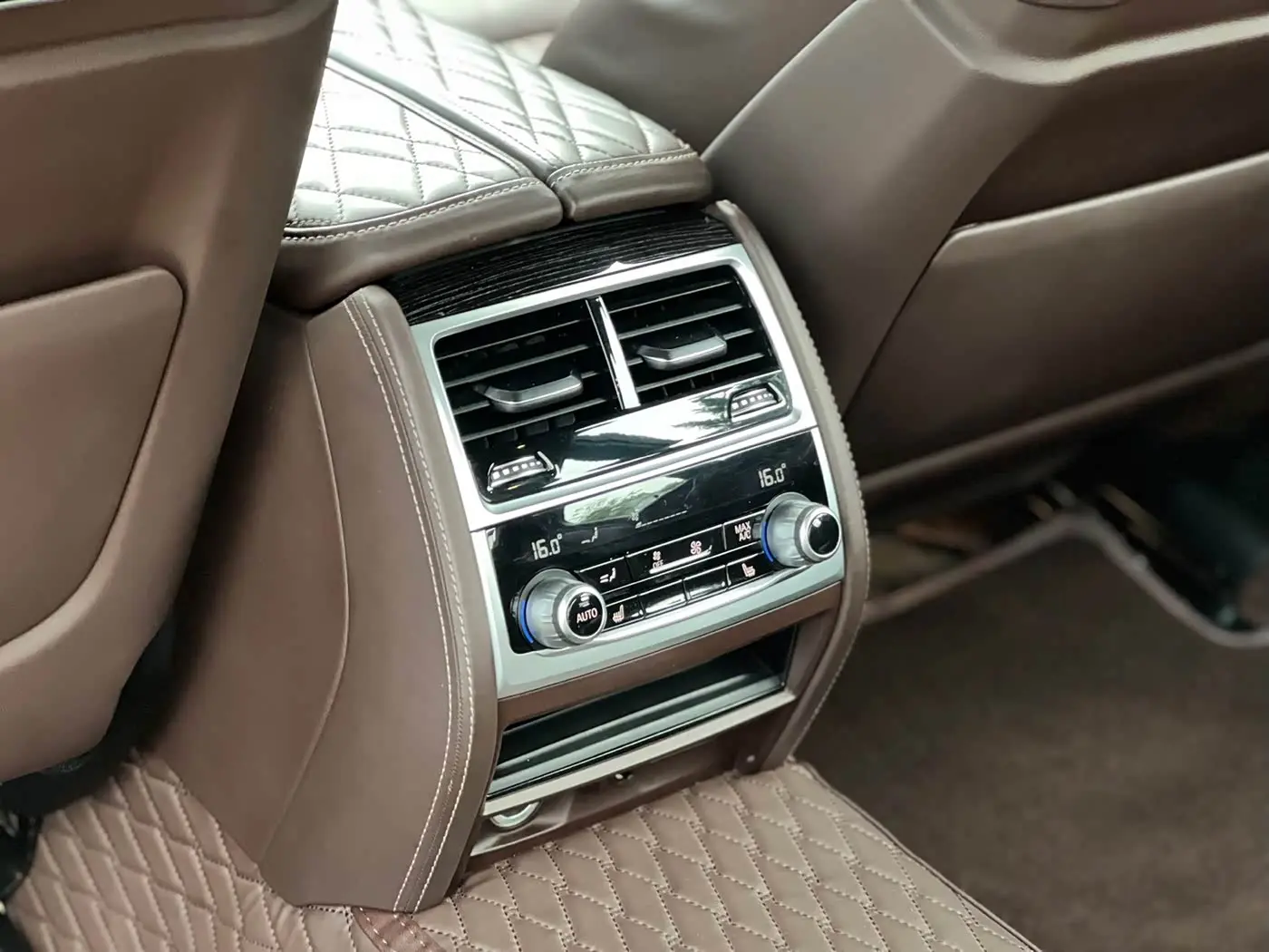 BMW 7 Series 2022 — Photo 6/14