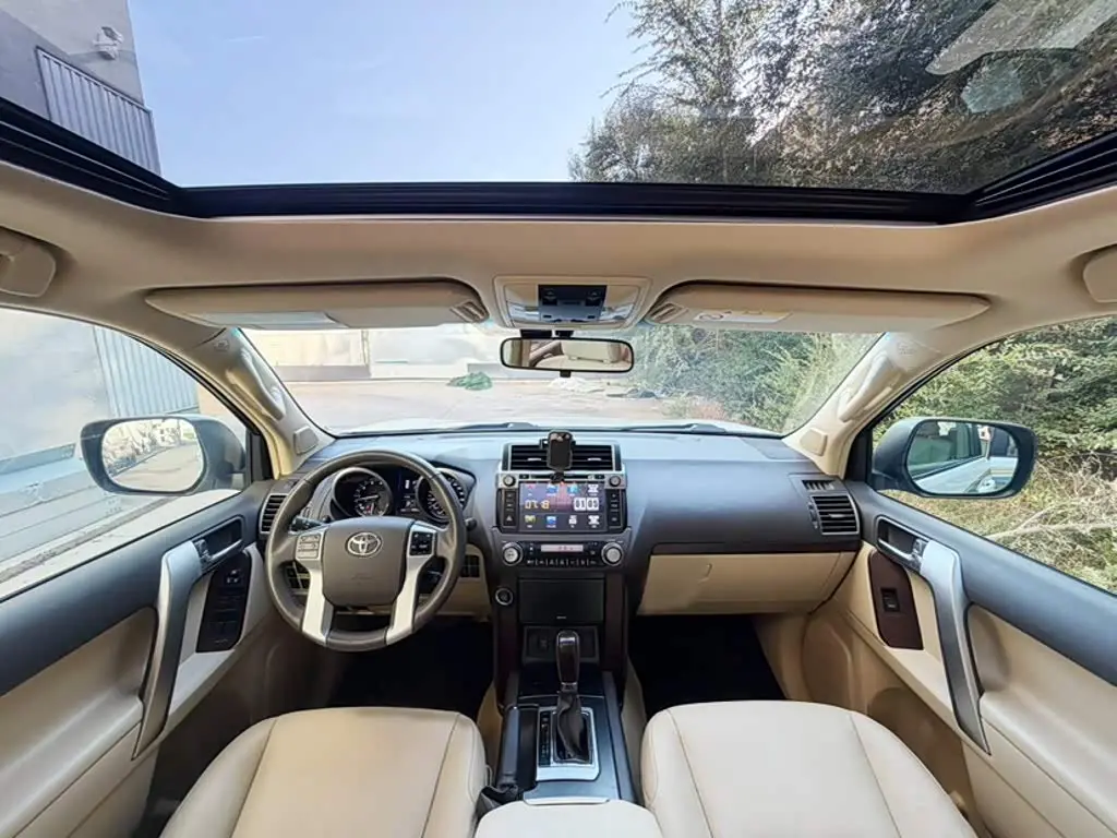 Toyota Prado 2015 — Photo 16/17