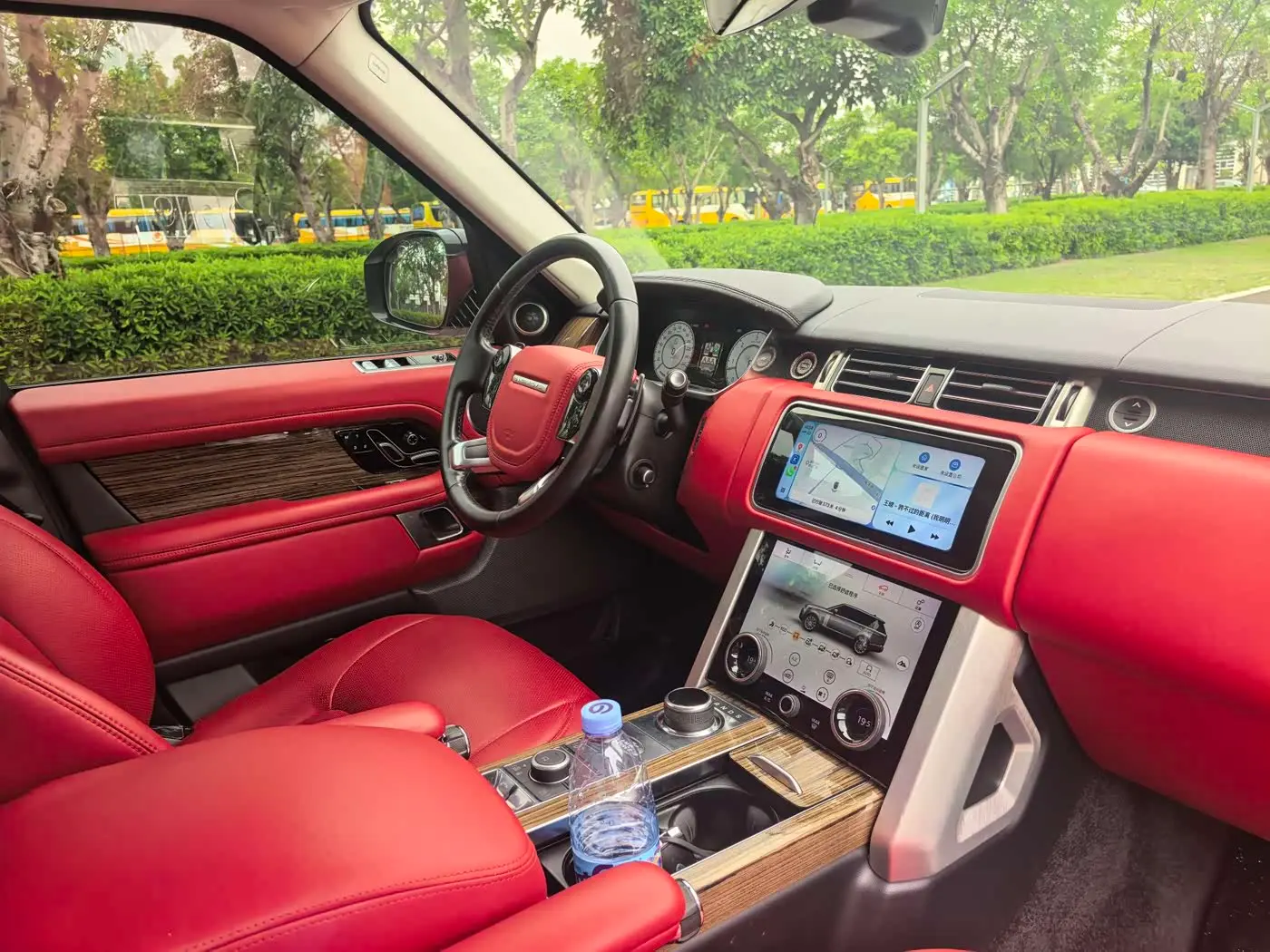 Land Rover Range Rover 2018 — Photo 13/15