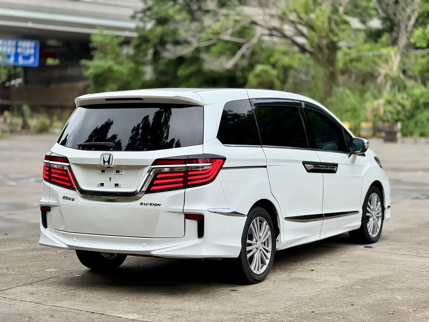 Honda Elysion 2017 — Photo 7/20