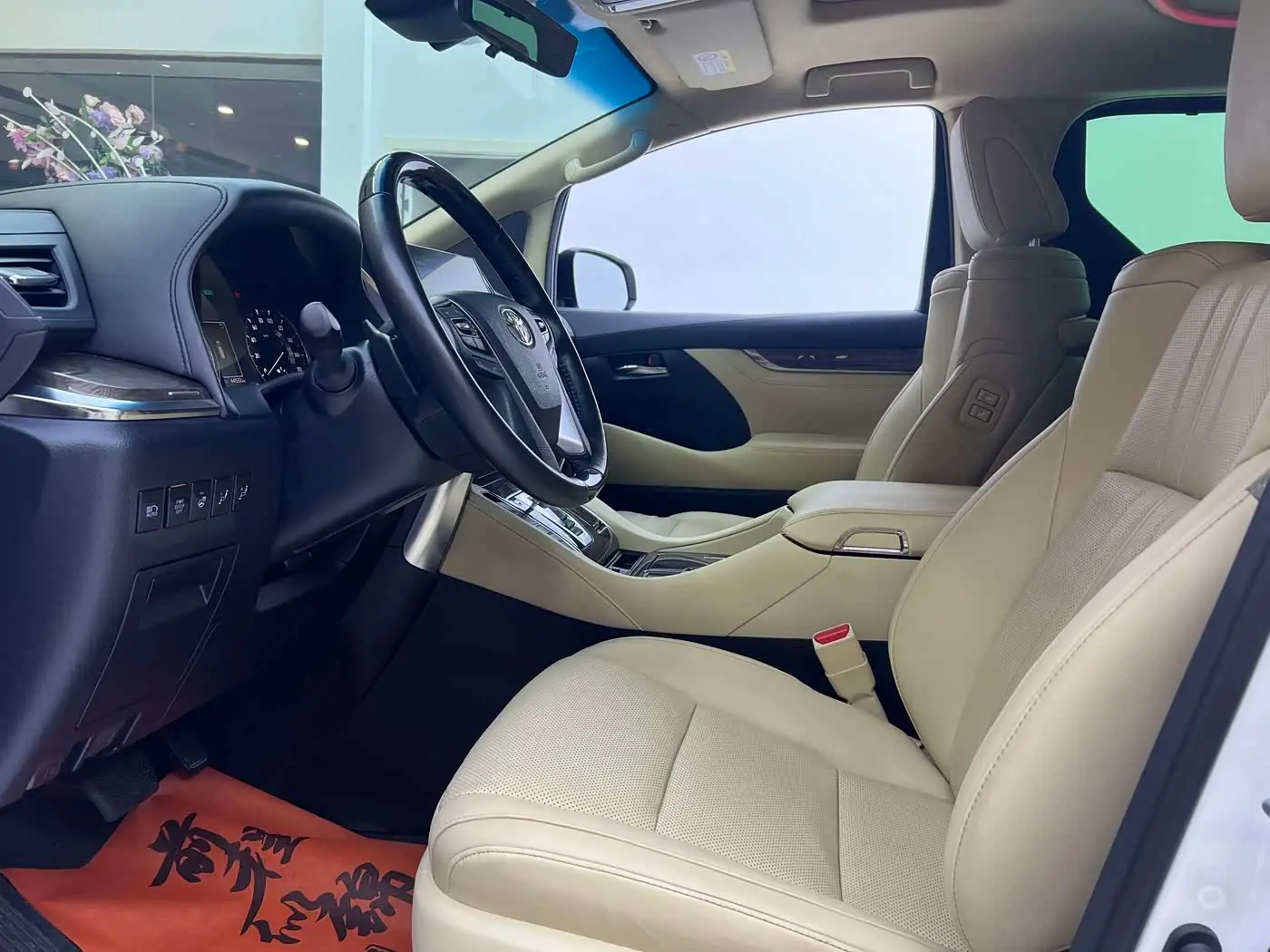 Toyota Alphard 2022 — Photo 14/20