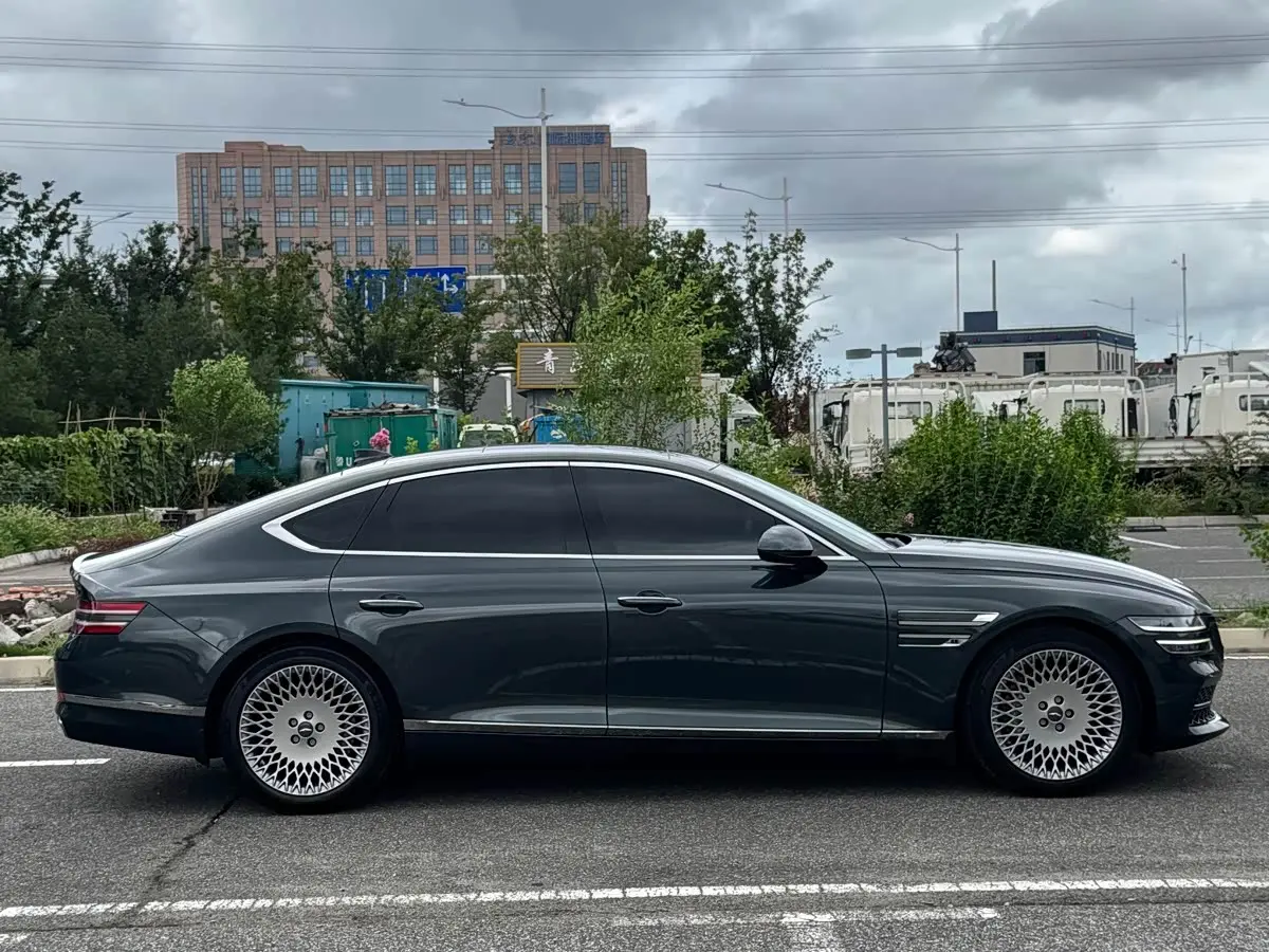 Genesis G80 2023 — Photo 4/19