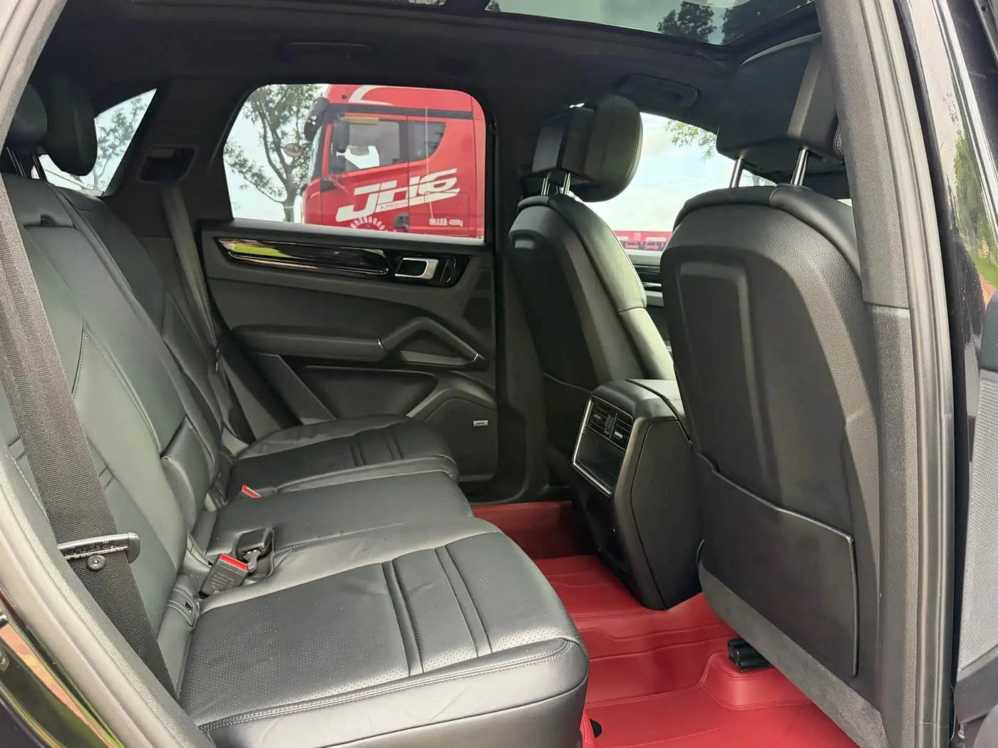 Porsche Cayenne 2020 — Photo 11/19